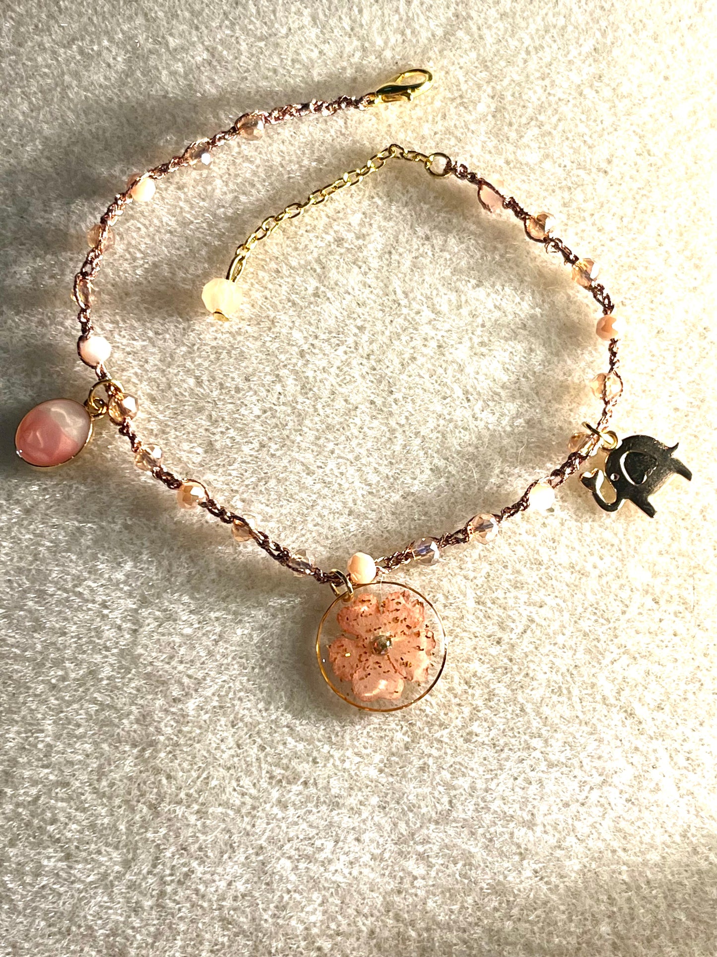 Bracelet de cheville au crochet – Élégance artisanale rosée