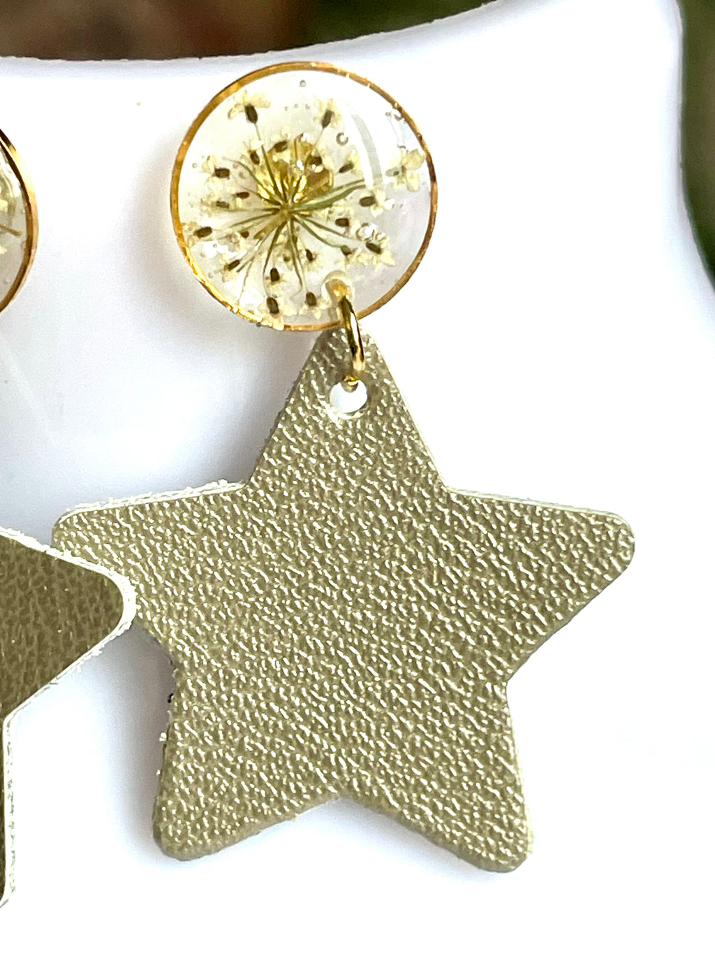 Boucles d’oreilles Fleurs de carotte sauvage & étoiles argentées - Aux fleurs de Chloé Boucles d’oreilles Fleurs de carotte sauvage & étoiles argentées Boucles d’oreilles Boucles d’oreilles