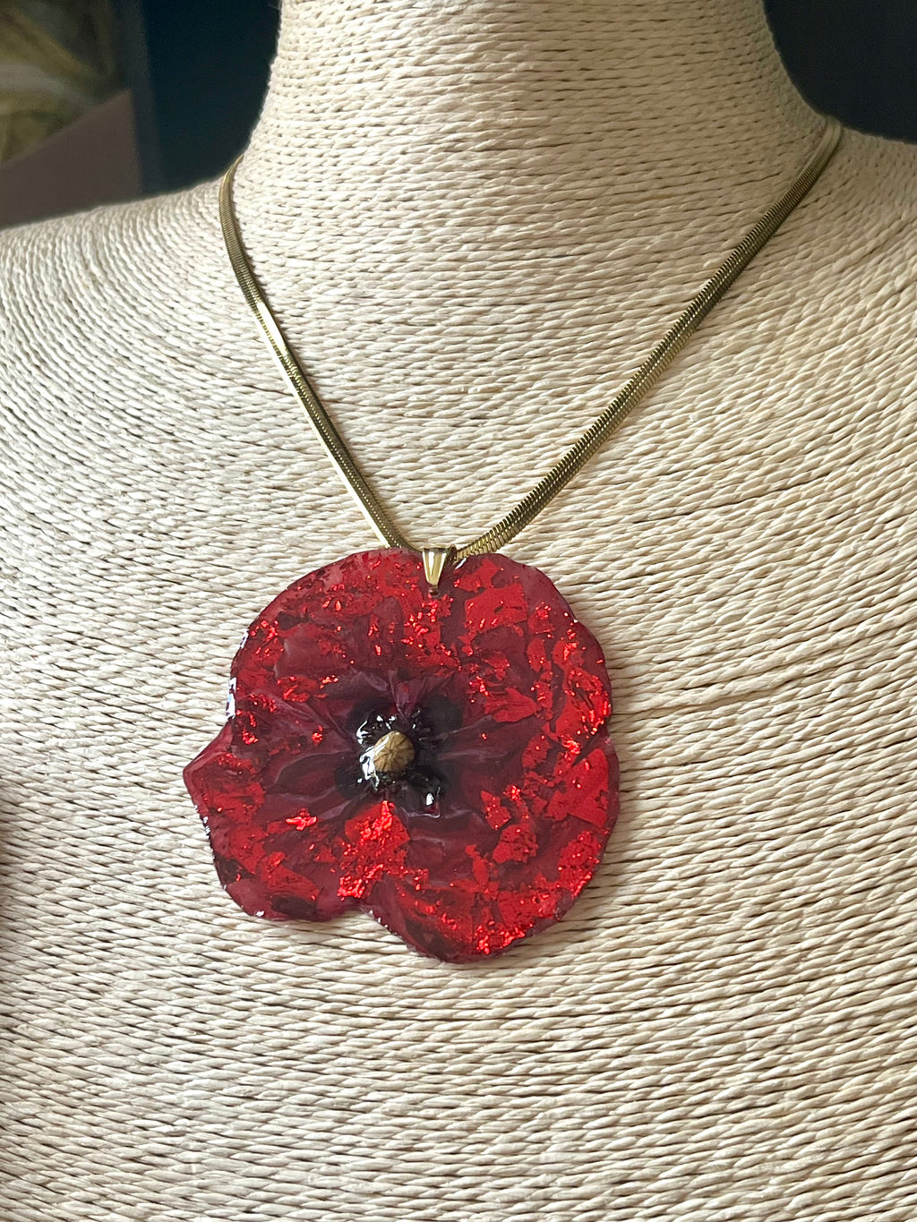 Éclat de Coquelicot – Collier en Fleur Naturelle Éternisée