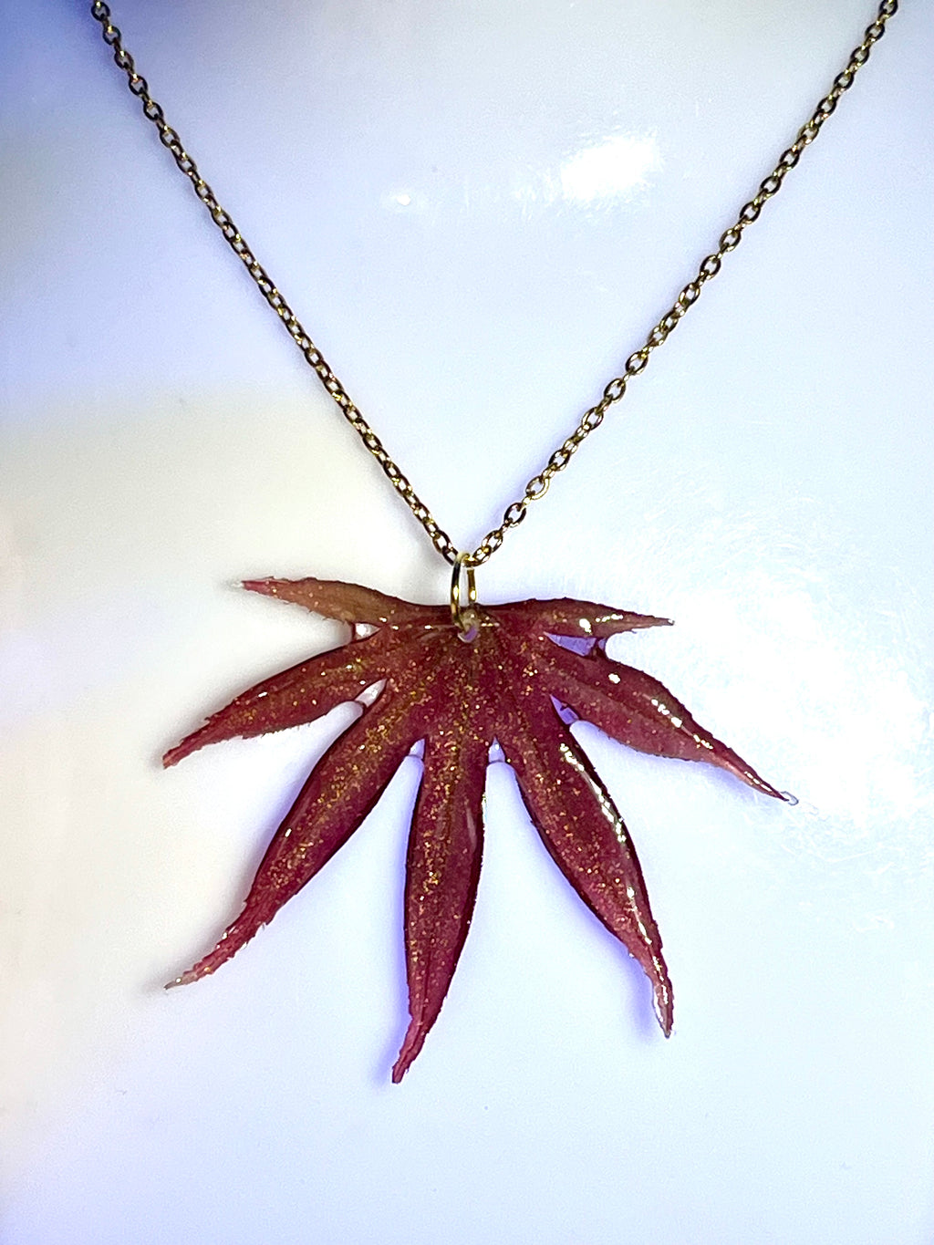 Collier feuille d’érable naturelle – Bijou artisanal d’automne