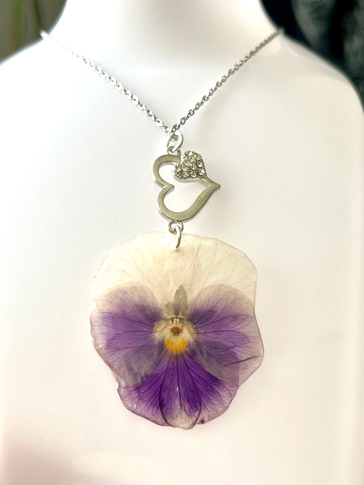 Collier fleur grande pensée violet blanche & coeur zircons