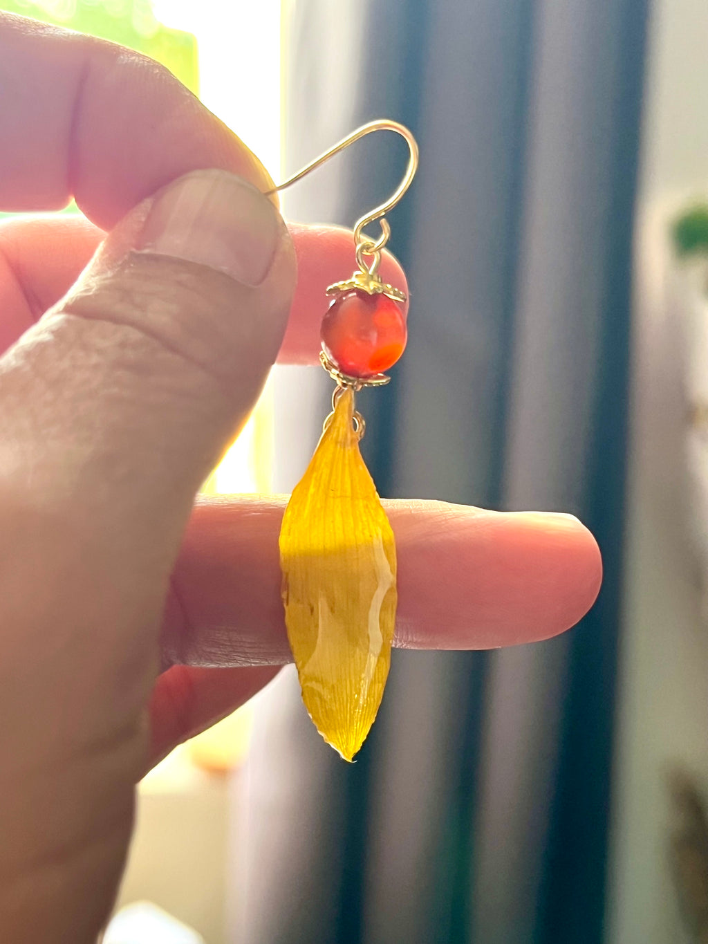 Ohrringe Sonnenblume & Karneol – Handgefertigter floraler Schmuck