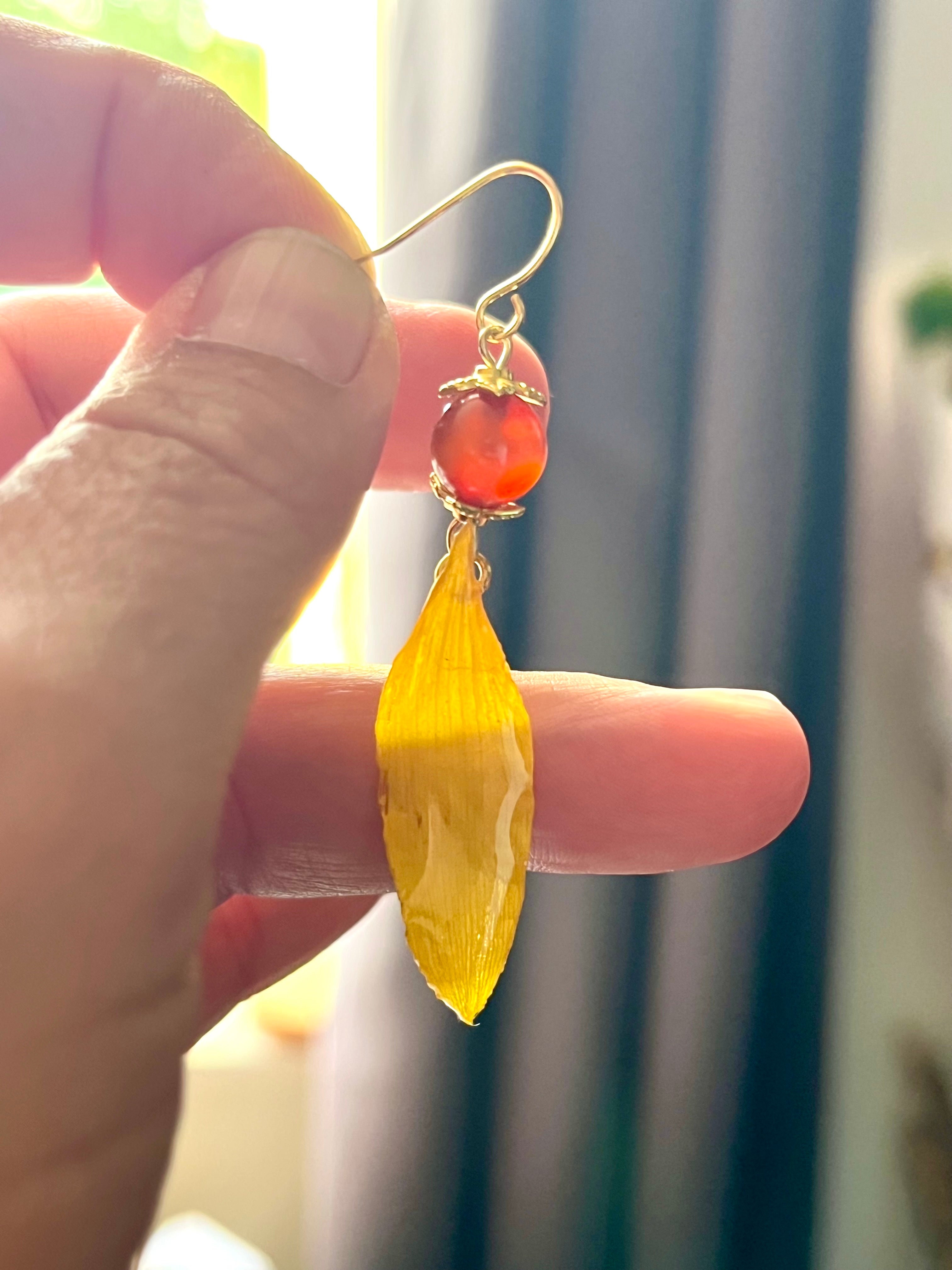 Ohrringe Sonnenblume & Karneol – Handgefertigter floraler Schmuck