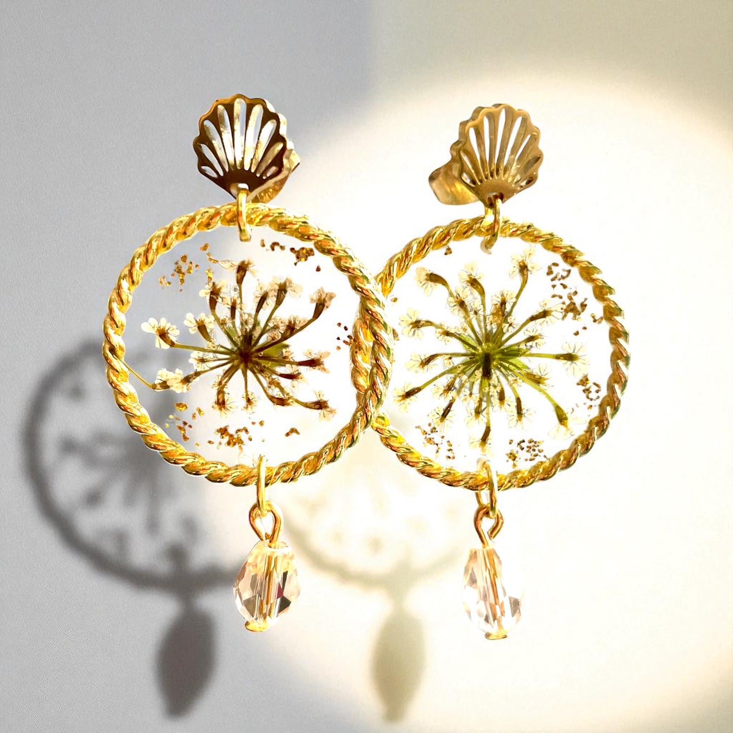Boucles d’oreilles fleurs de carotte sauvage & perles de verre