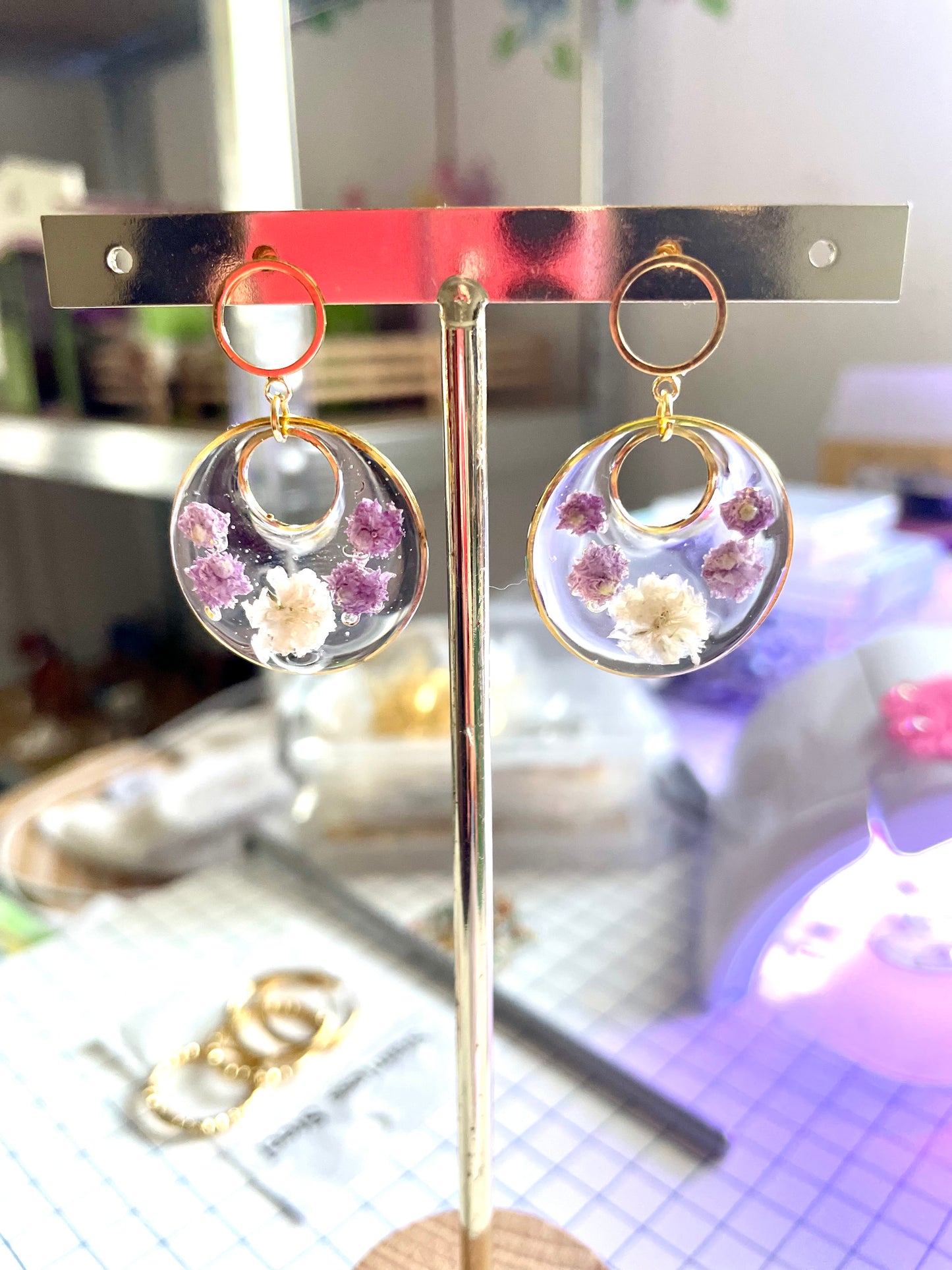 Boucles d’oreilles créoles gypsophile & pigamon