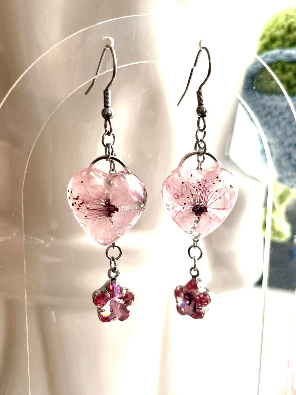 🌸 Heart Earrings – Natural Plum Blossoms