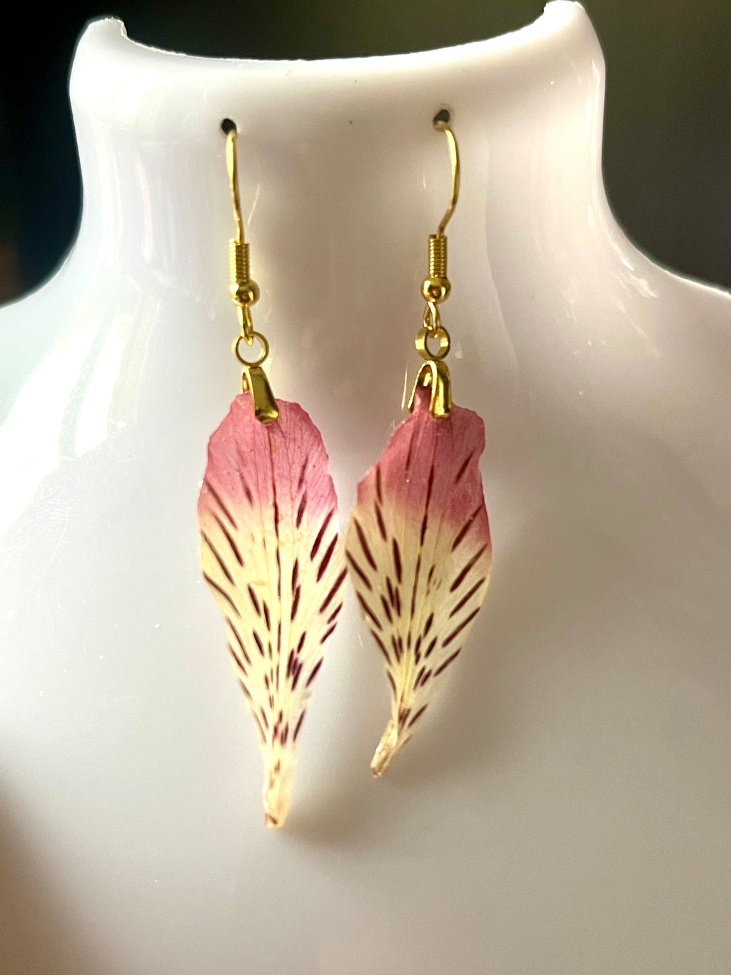 Boucles d’oreilles – Pétales d’Alstroemeria rose & crème