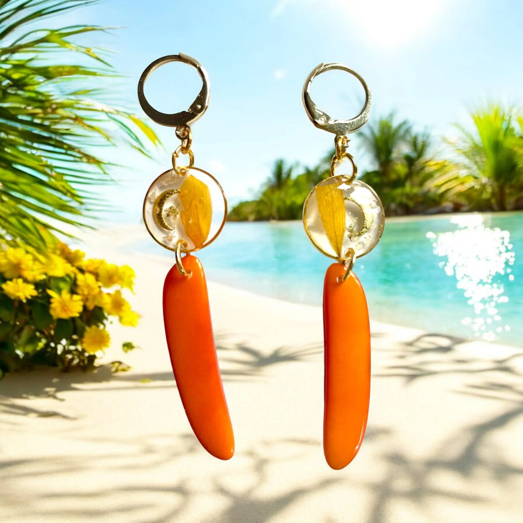 Boucles d’oreilles ivoire végétal orange et pétale de tournesol - Aux fleurs de Chloé Boucles d’oreilles ivoire végétal orange et pétale de tournesol Boucles d’oreilles Boucles d’oreilles