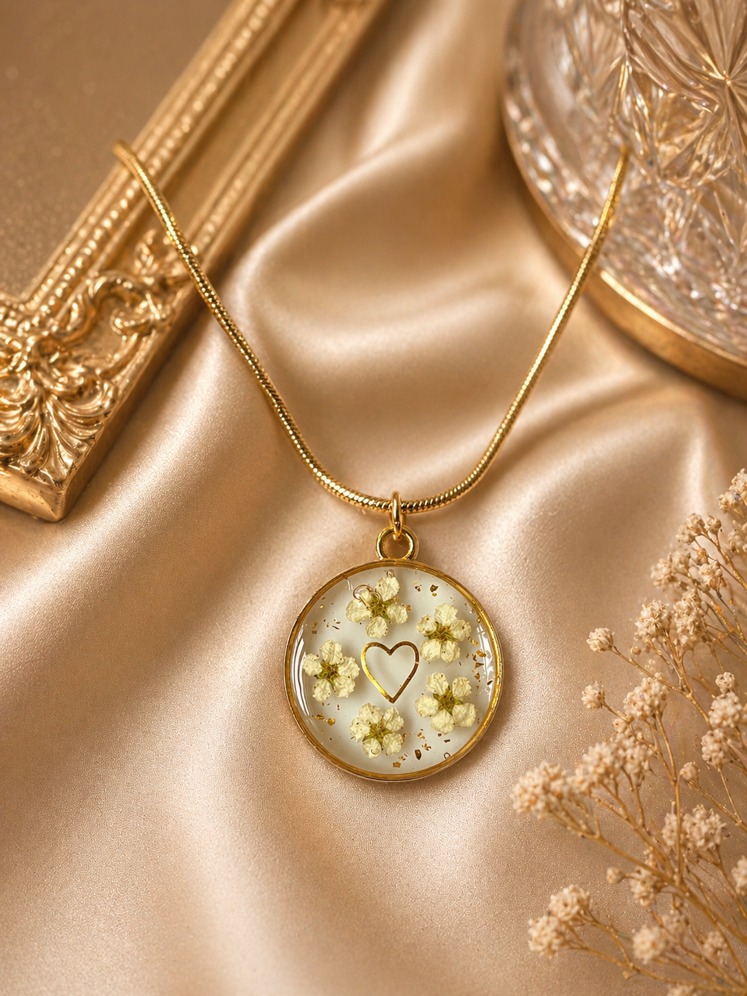 🌼 Collier pendentif fleurs de spirée & cœur