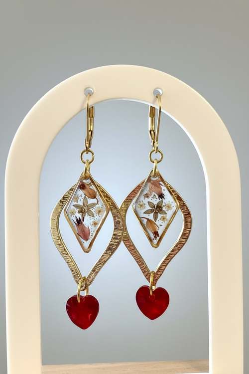 Boucles d’oreilles bouquet de fleurs & cœur de cristal - Aux fleurs de Chloé Boucles d’oreilles bouquet de fleurs & cœur de cristal Boucles d’oreilles Boucles d’oreilles