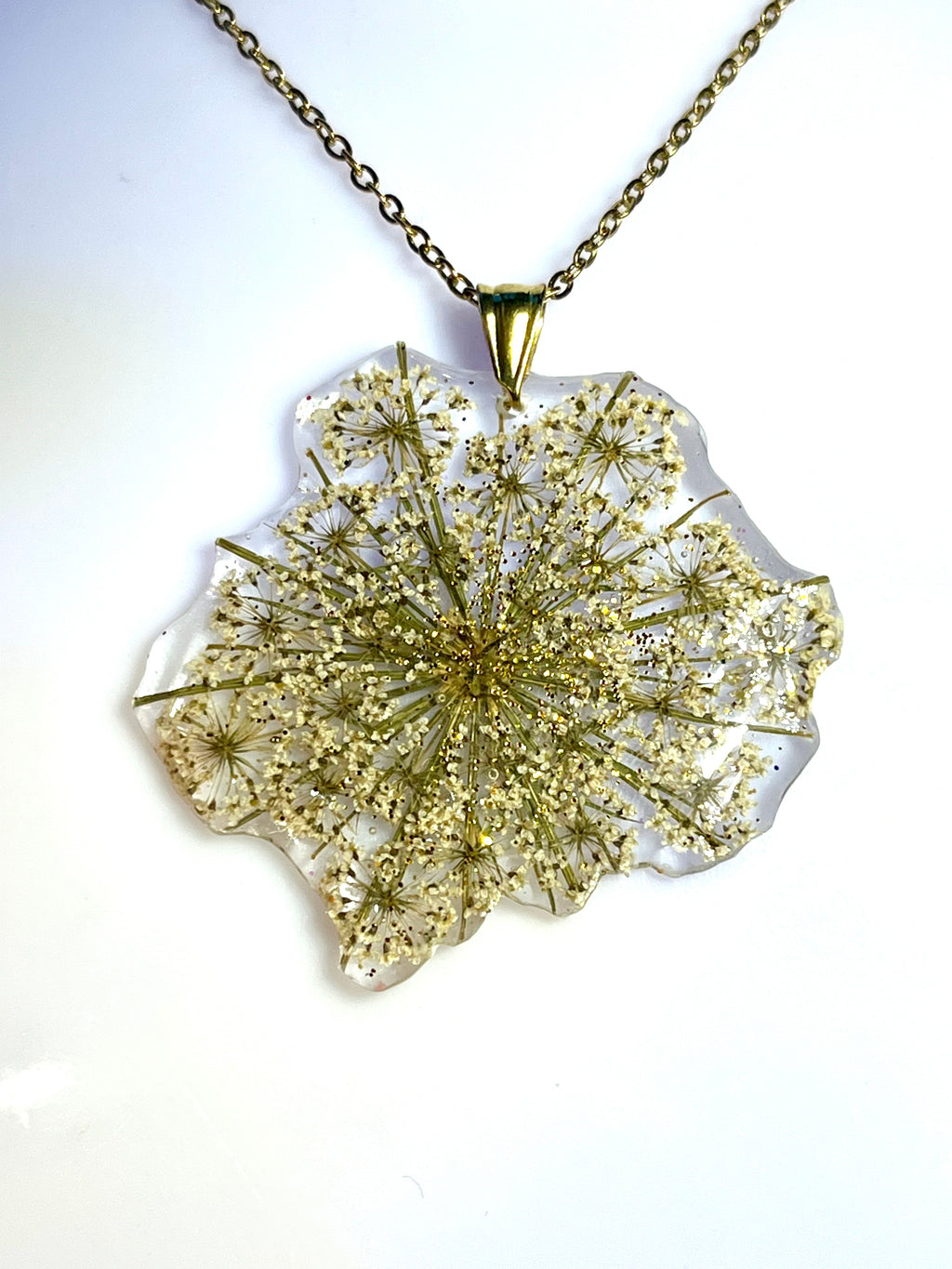 Éclat de dentelle - Collier fleurs de carotte sauvage en résine | Bijou floral