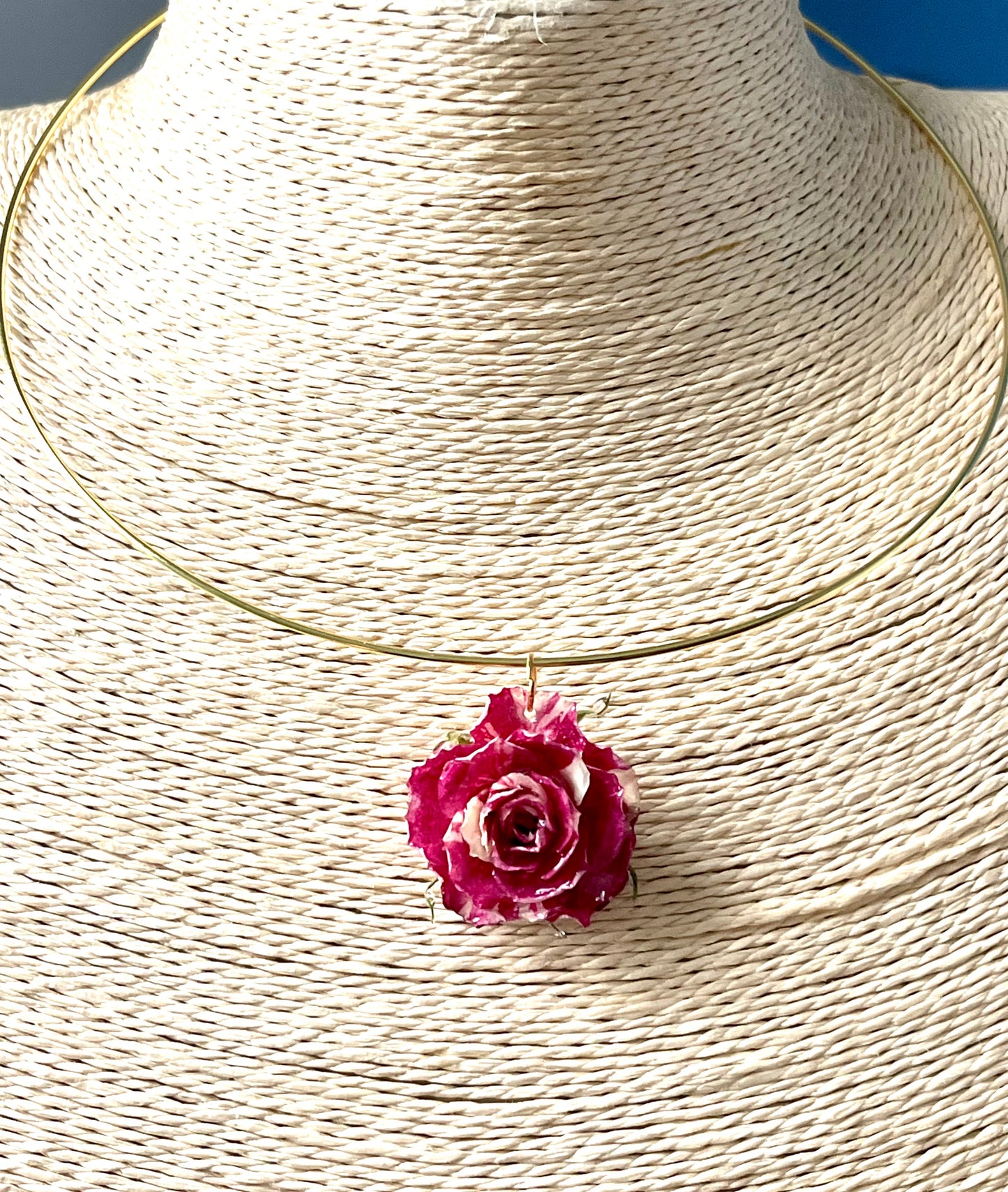 Collier petite rose bicolore