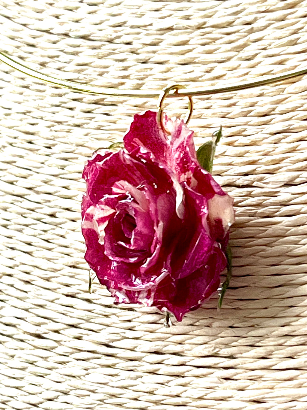 Two-tone small rose necklace