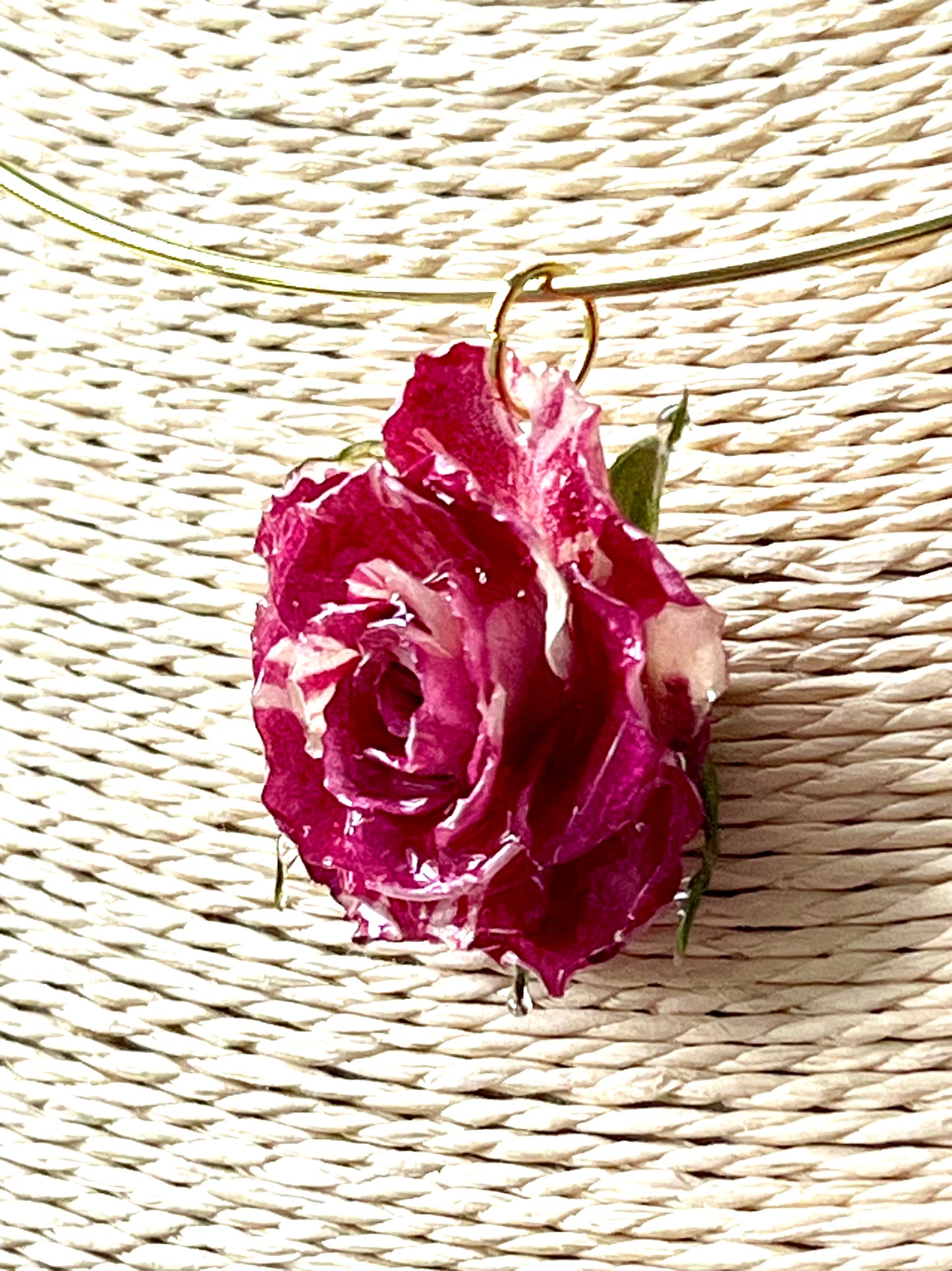 Collier petite rose bicolore