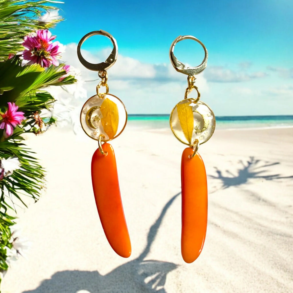 Boucles d’oreilles ivoire végétal orange et pétale de tournesol - Aux fleurs de Chloé Boucles d’oreilles ivoire végétal orange et pétale de tournesol Boucles d’oreilles Boucles d’oreilles