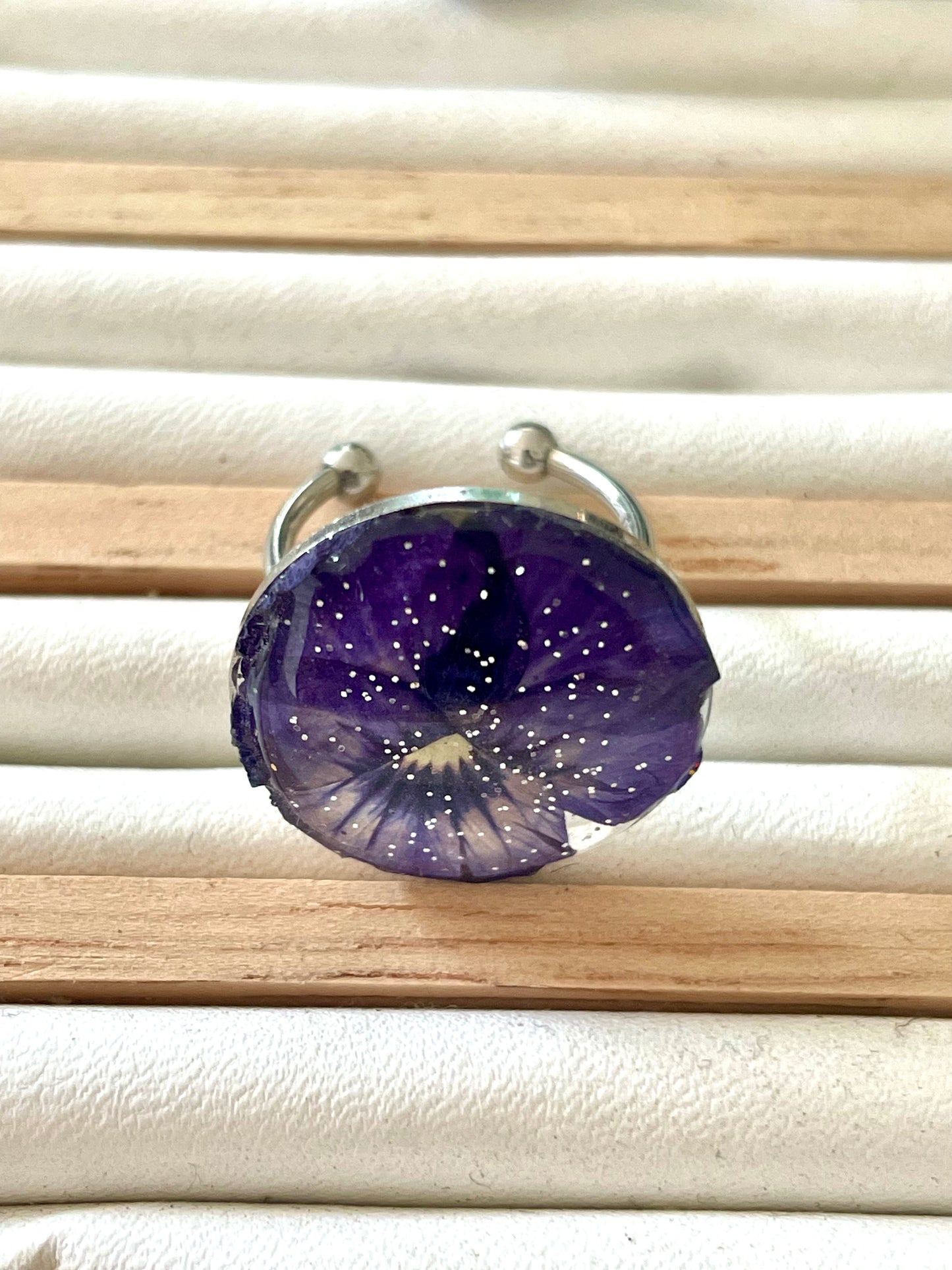 Bague Pensée violette pailletée