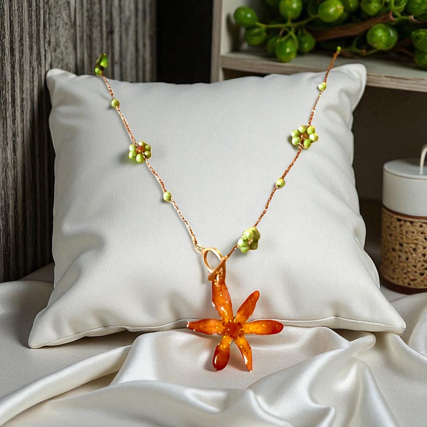 Collier Hémérocalle & fleurs de perles de verre