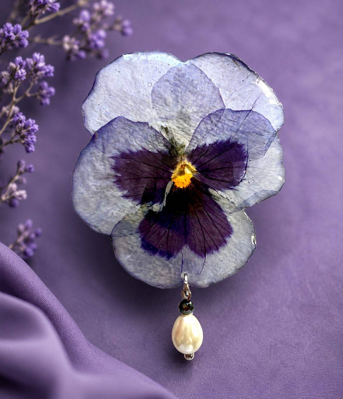Broche Pensée Éternelle – Fleur naturelle préservée