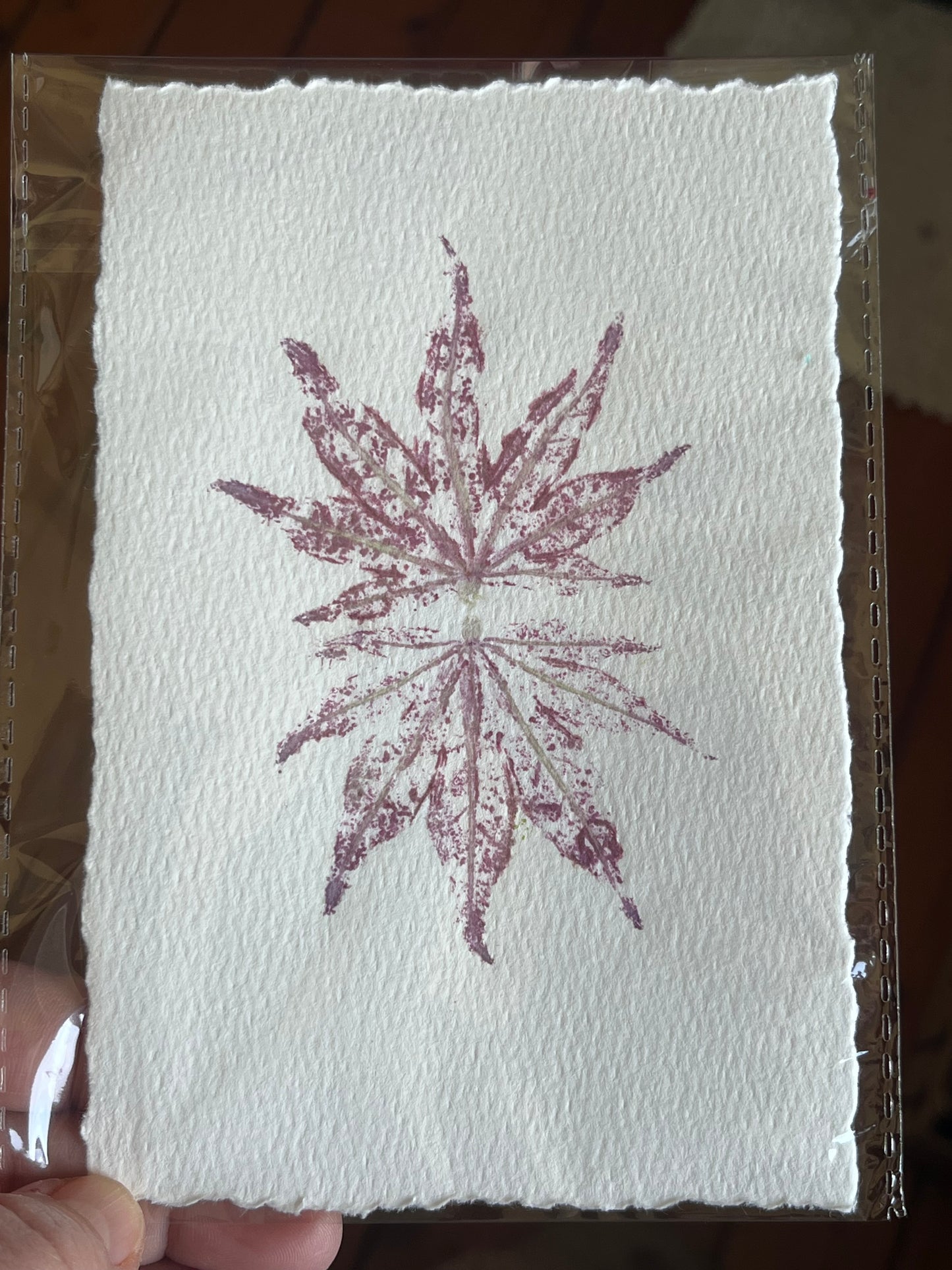 Carte artisanale – Empreintes de feuilles naturelles d’érable