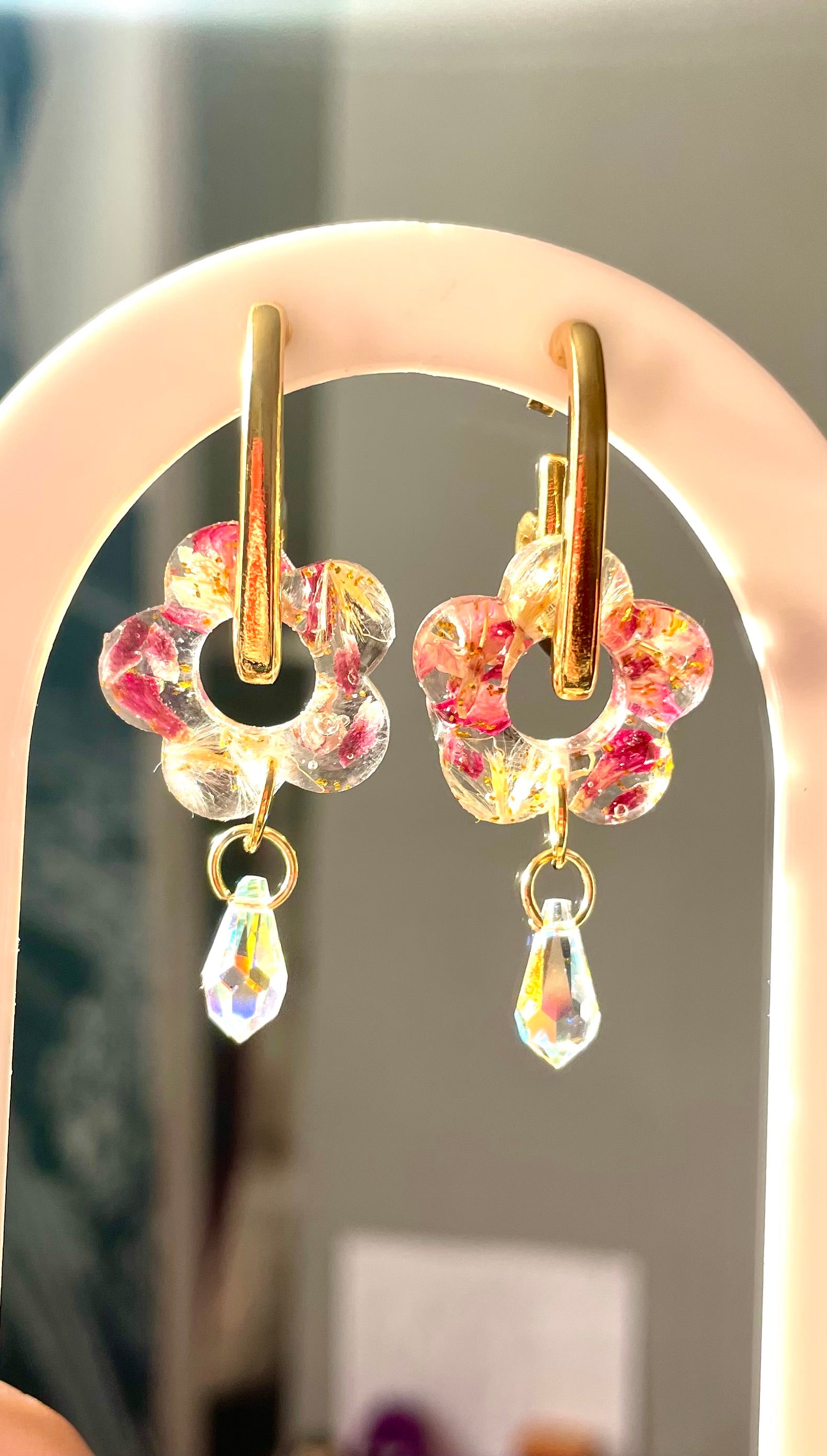 Boucles d’oreilles pampilles groseillier & larmes Swarovski - Aux fleurs de Chloé Boucles d’oreilles pampilles groseillier & larmes Swarovski Boucles d’oreilles Boucles d’oreilles