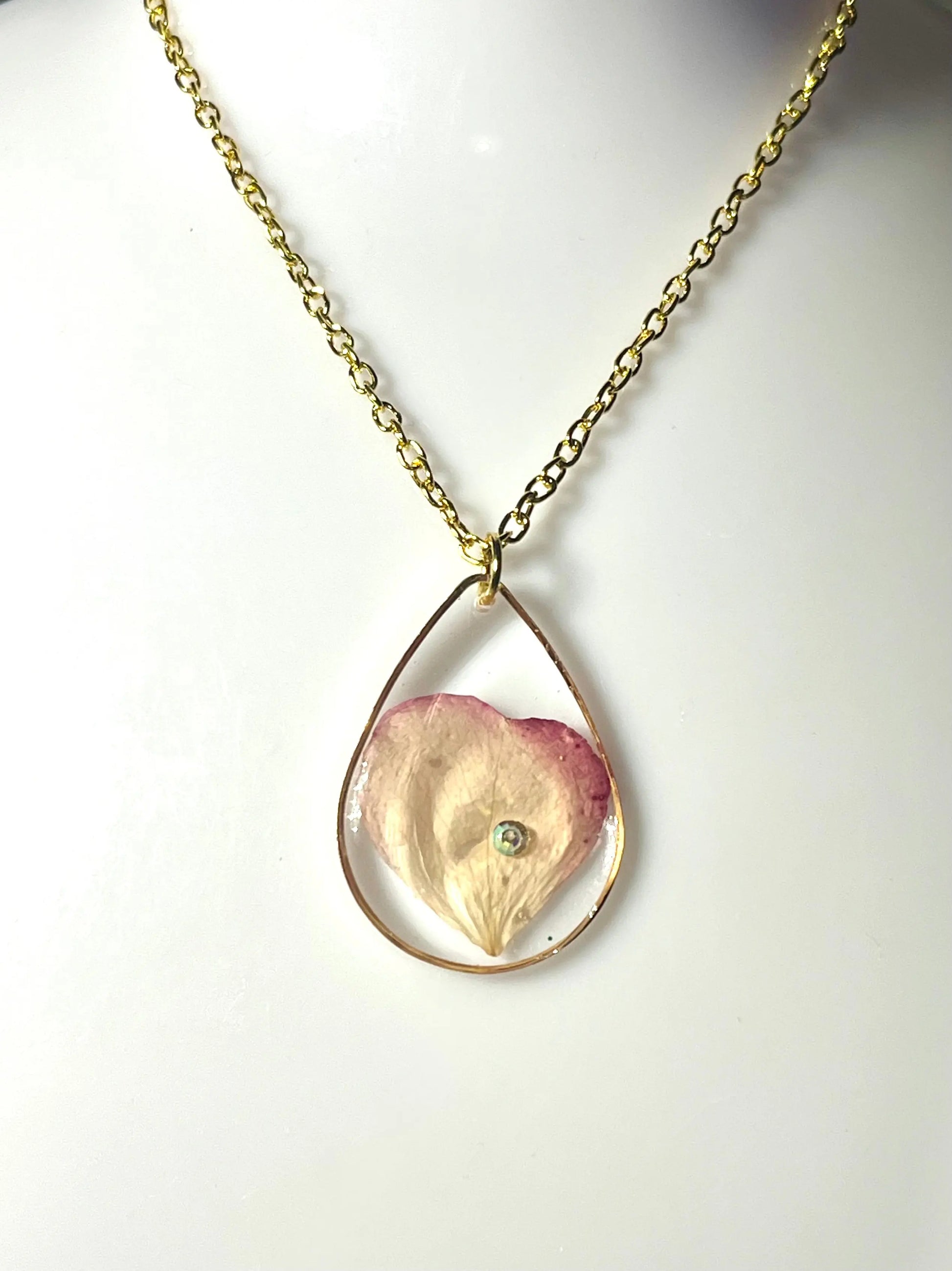 Collier larme de pétale de Rose rose Aux fleurs de Chloé