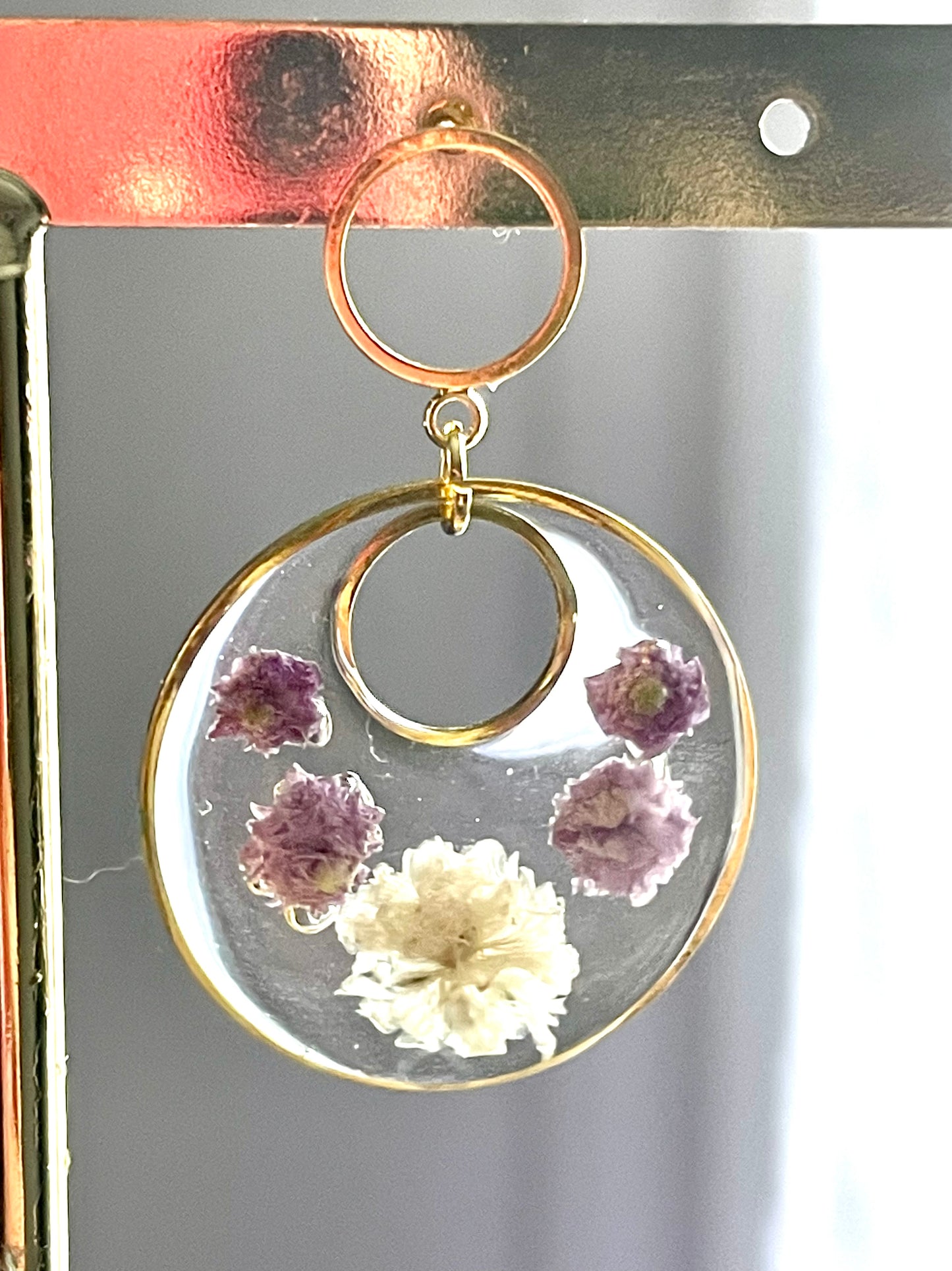 Boucles d’oreilles créoles gypsophile & pigamon