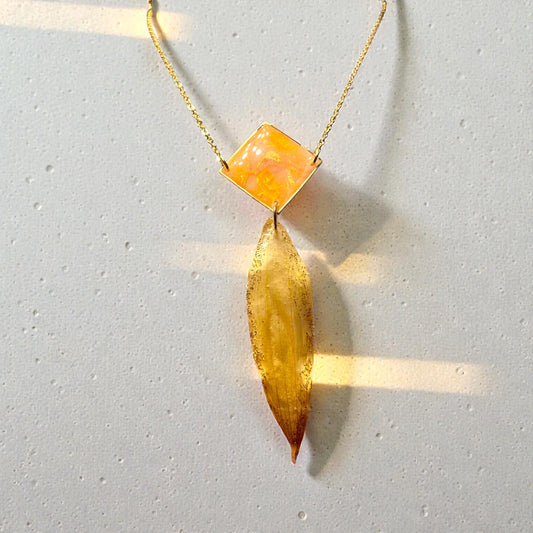 Collier pétale de tournesol & argile polymère - Aux fleurs de Chloé Collier pétale de tournesol & argile polymère Collier Collier