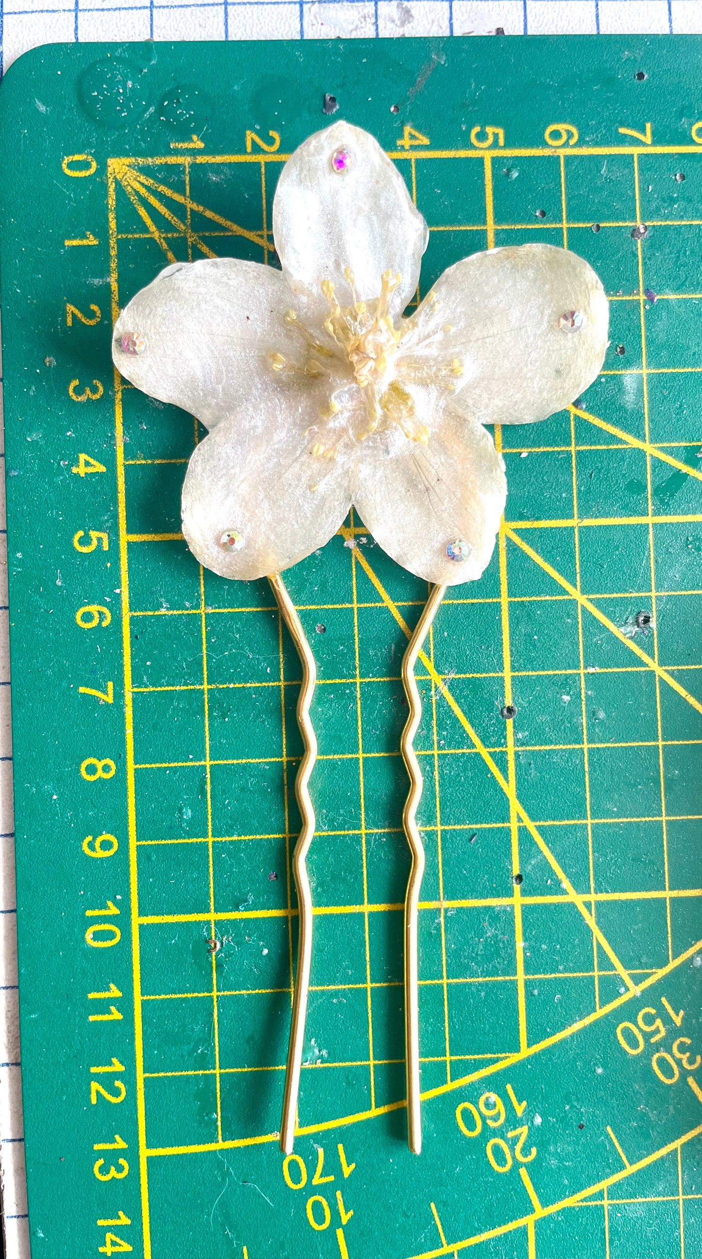 Épingle à cheveux Hellébore