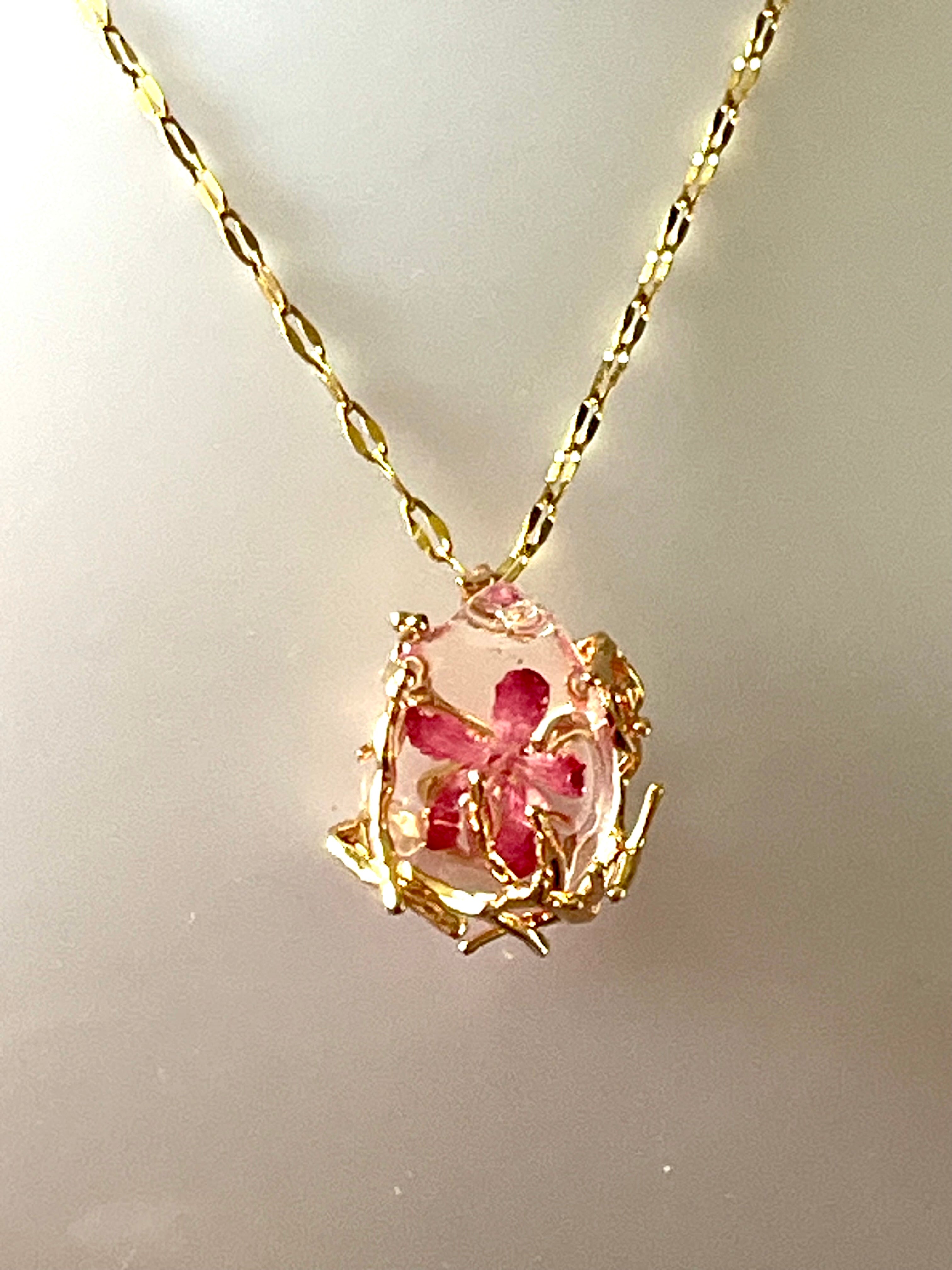 Collier “Éclat Floral” – Fleur naturelle de Groseillier