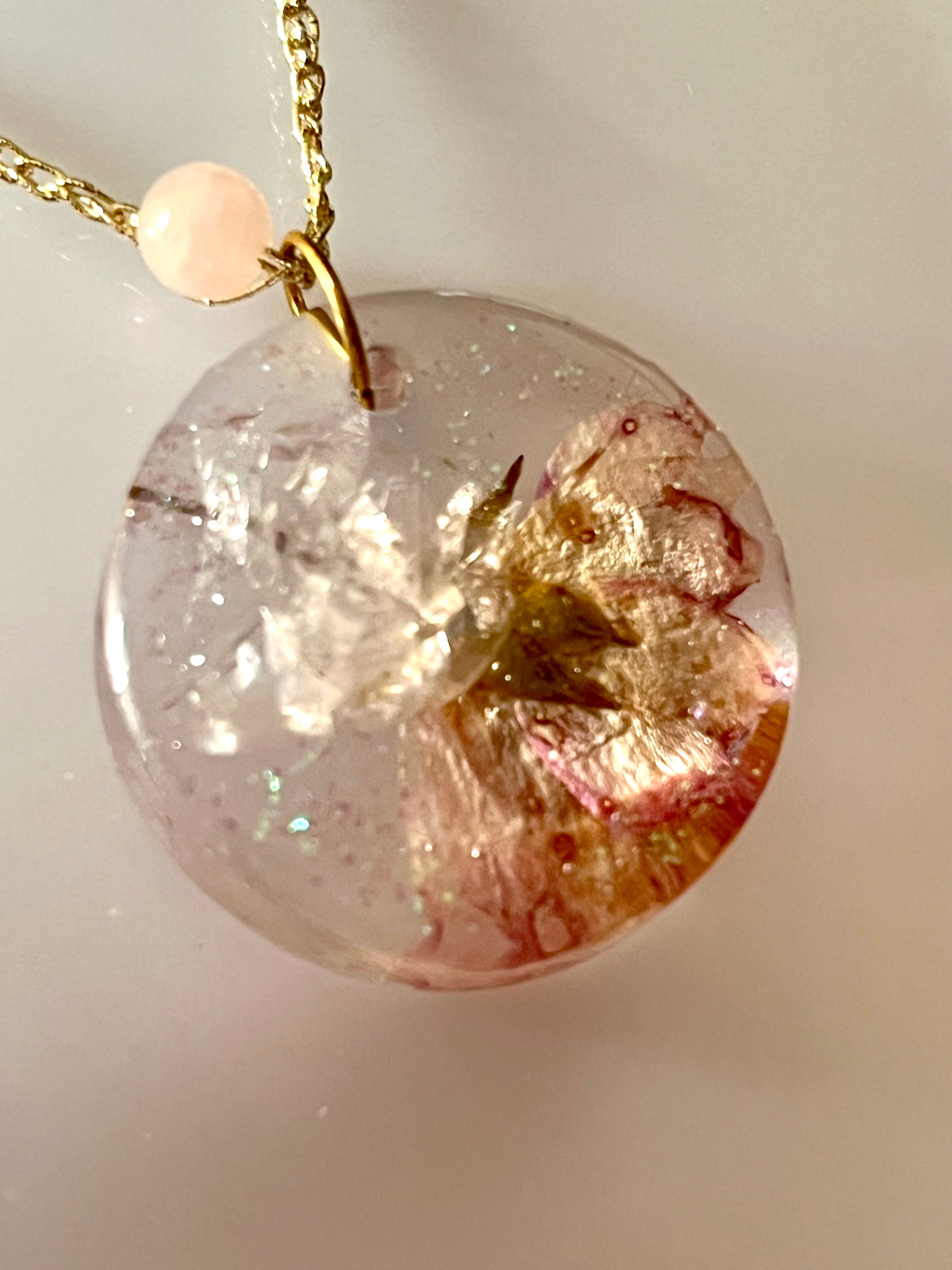 Collier Bien-Être Rose & Quartz Rose – Fleur naturelle & Pierre naturelle