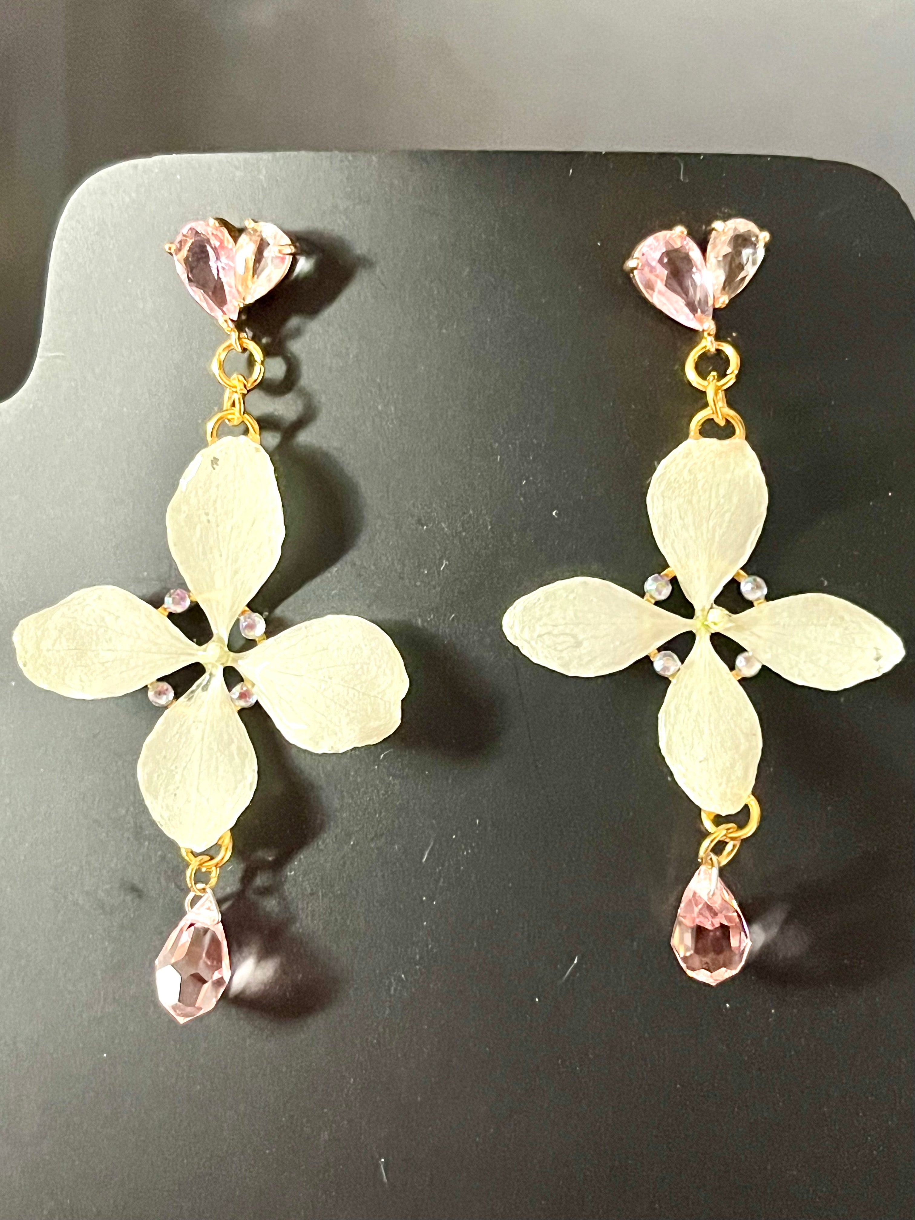 Boucles d’oreilles Hortensia blanc