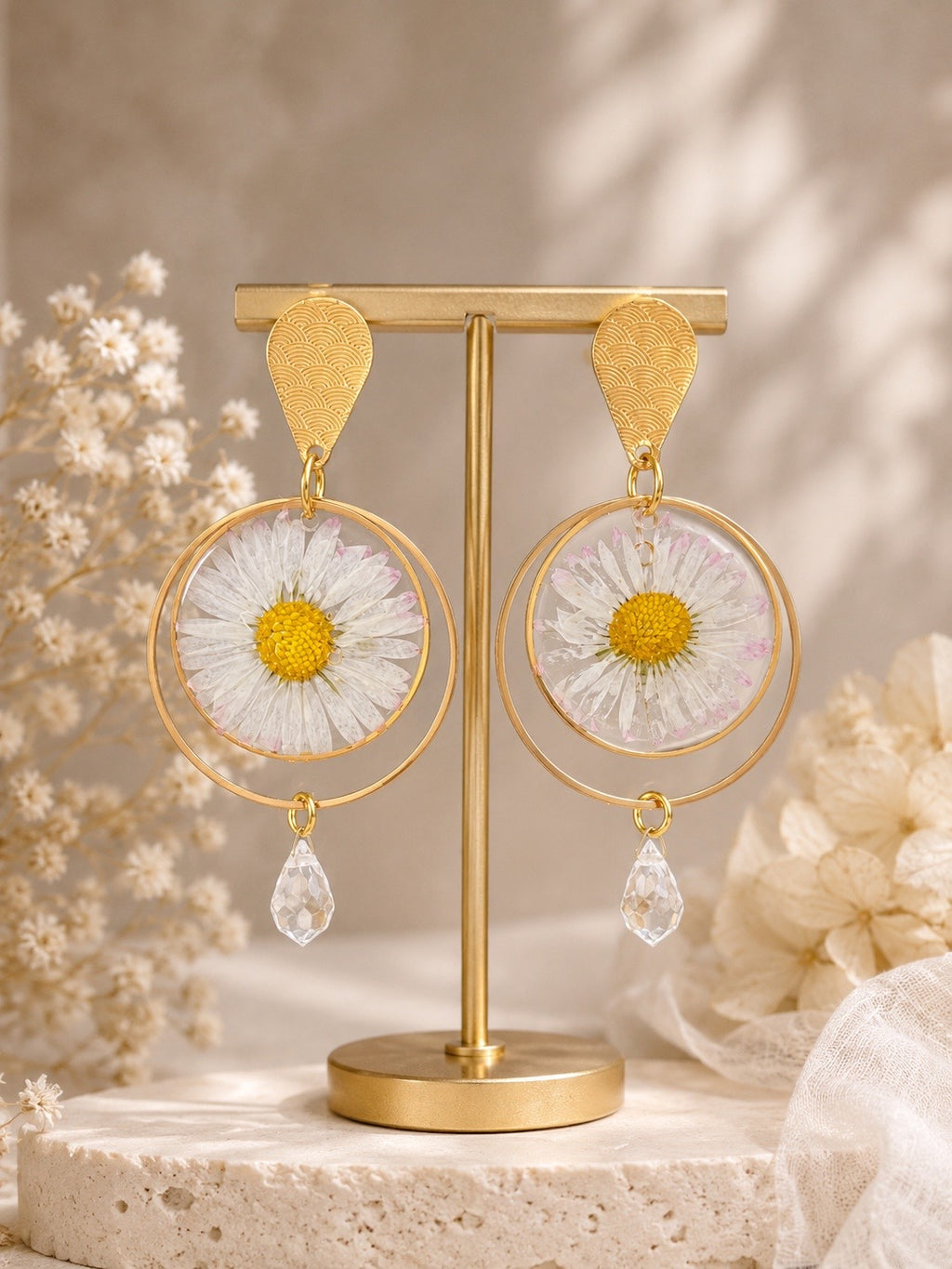 Boucles d’oreilles pâquerettes & gouttes de cristal Preciosa