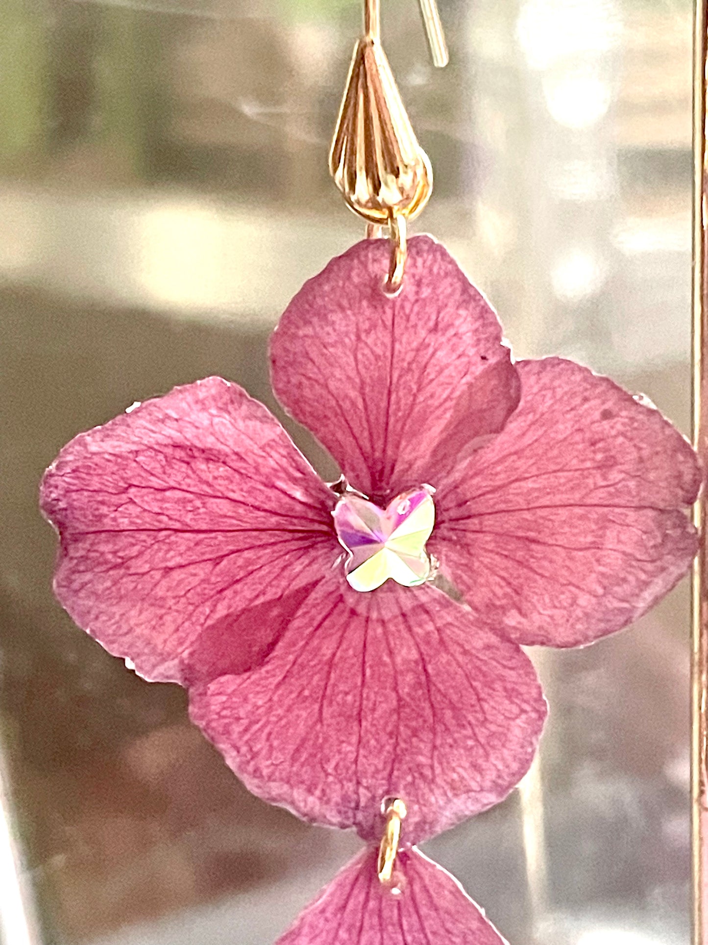 Boucles d’oreilles hortensias rose papillon