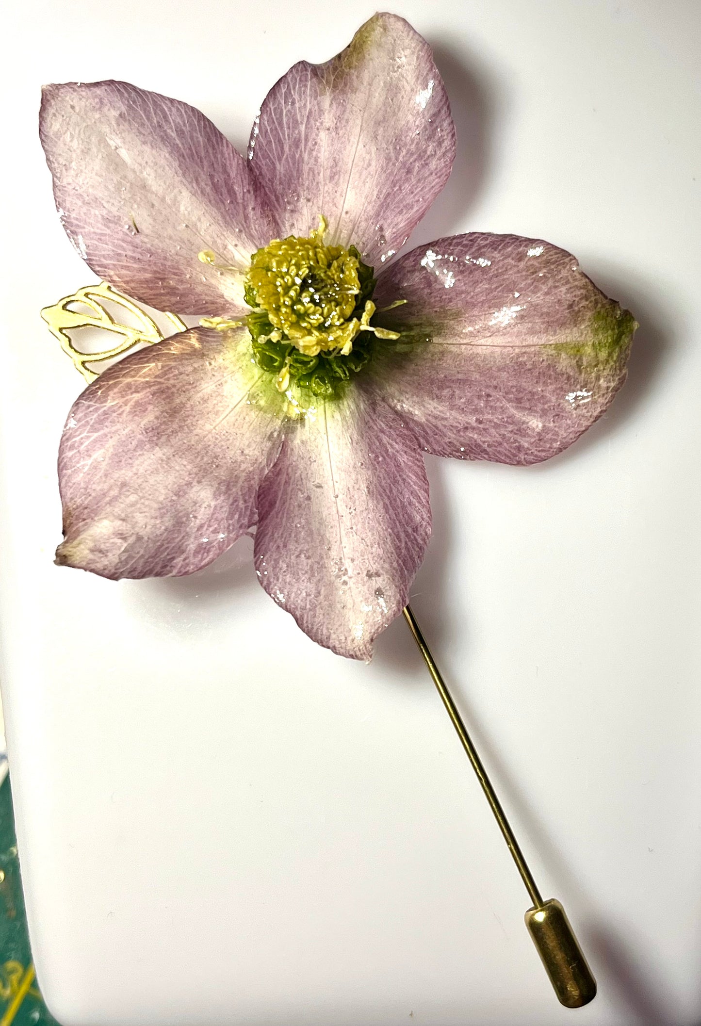 Épingle broche fleur d’Hellebore