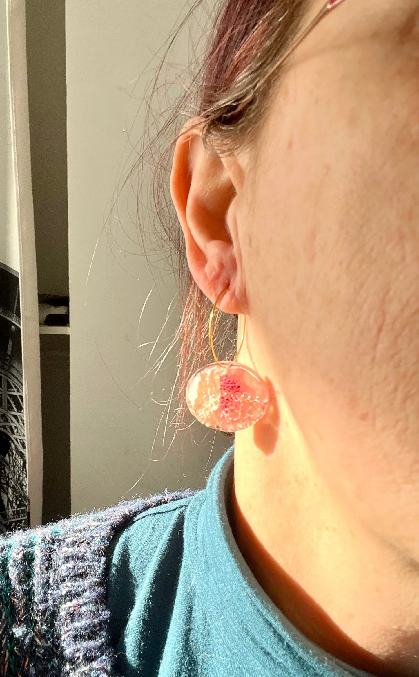 Boucles d’oreilles créoles pétales de Rhododendron Aux fleurs de Chloé