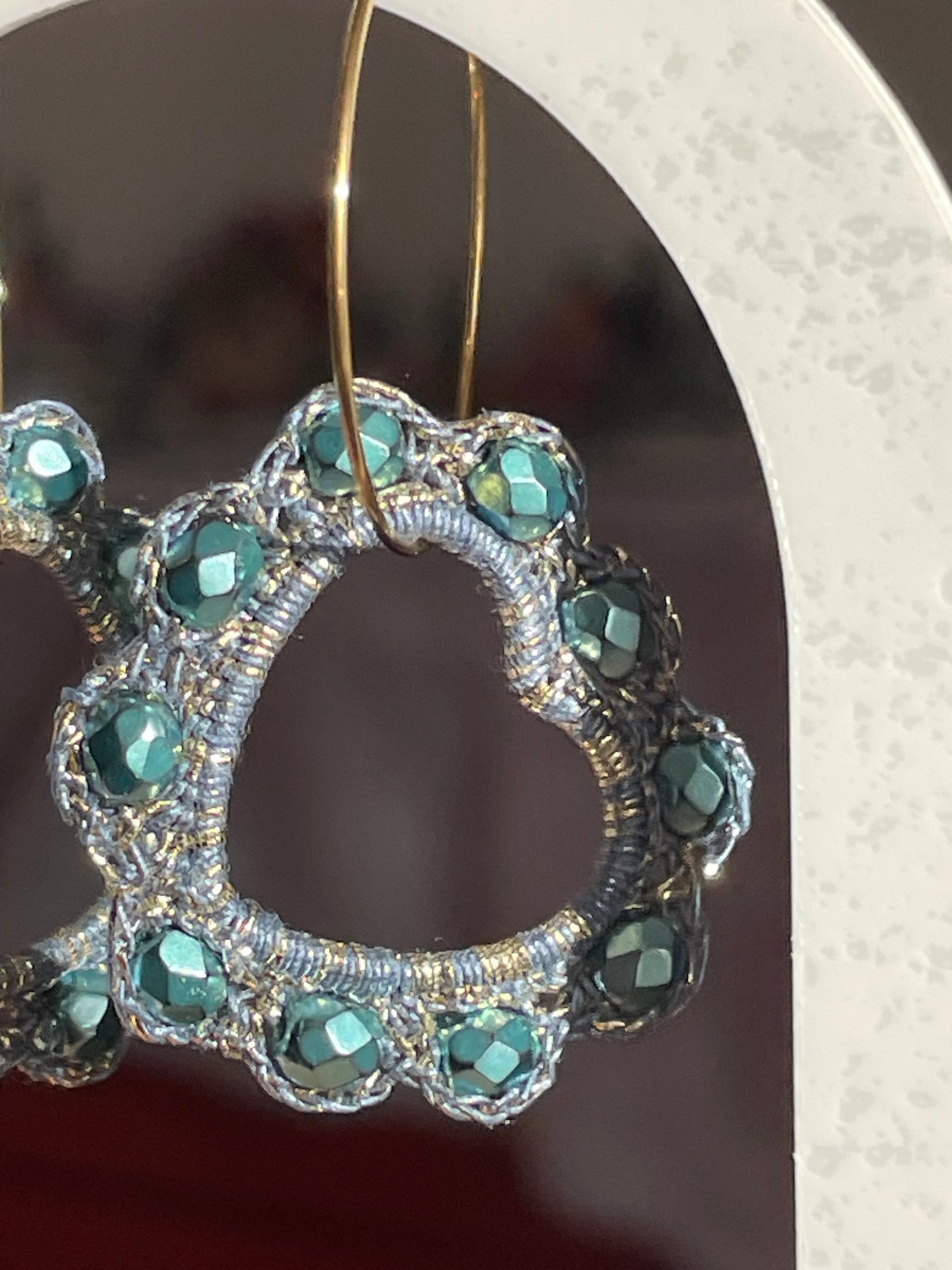 Boucles d’oreilles cœurs de perles bleues - Aux fleurs de Chloé Boucles d’oreilles cœurs de perles bleues Boucles d’oreilles Boucles d’oreilles