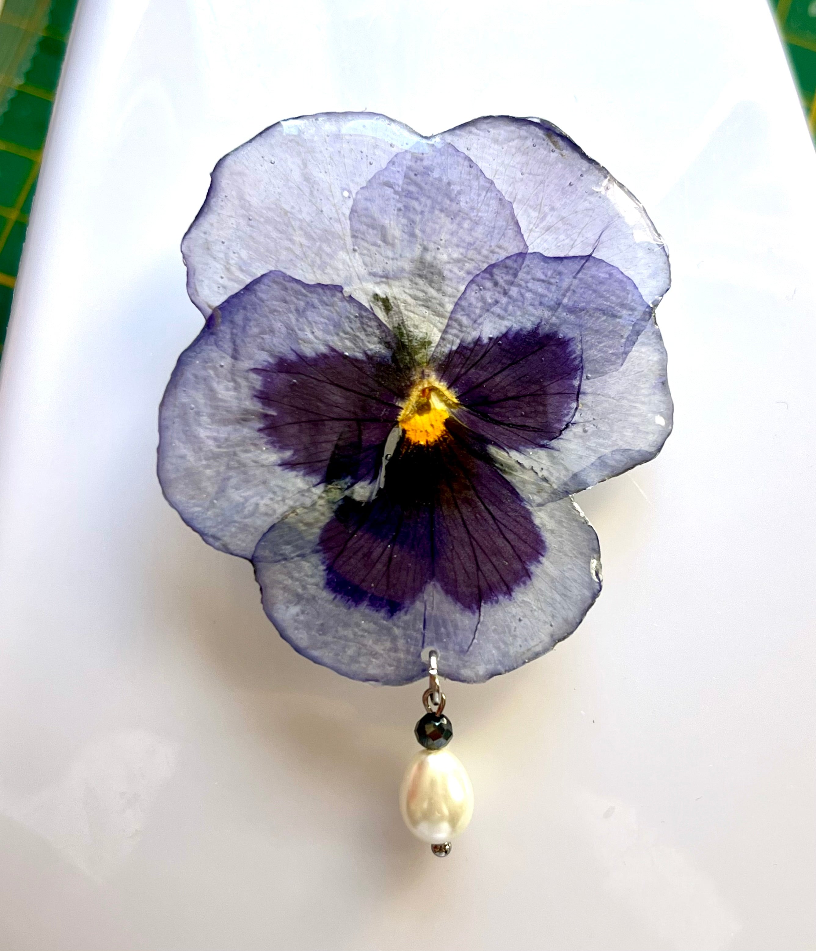 Eternal Thought Brooch – Preserved natural flower