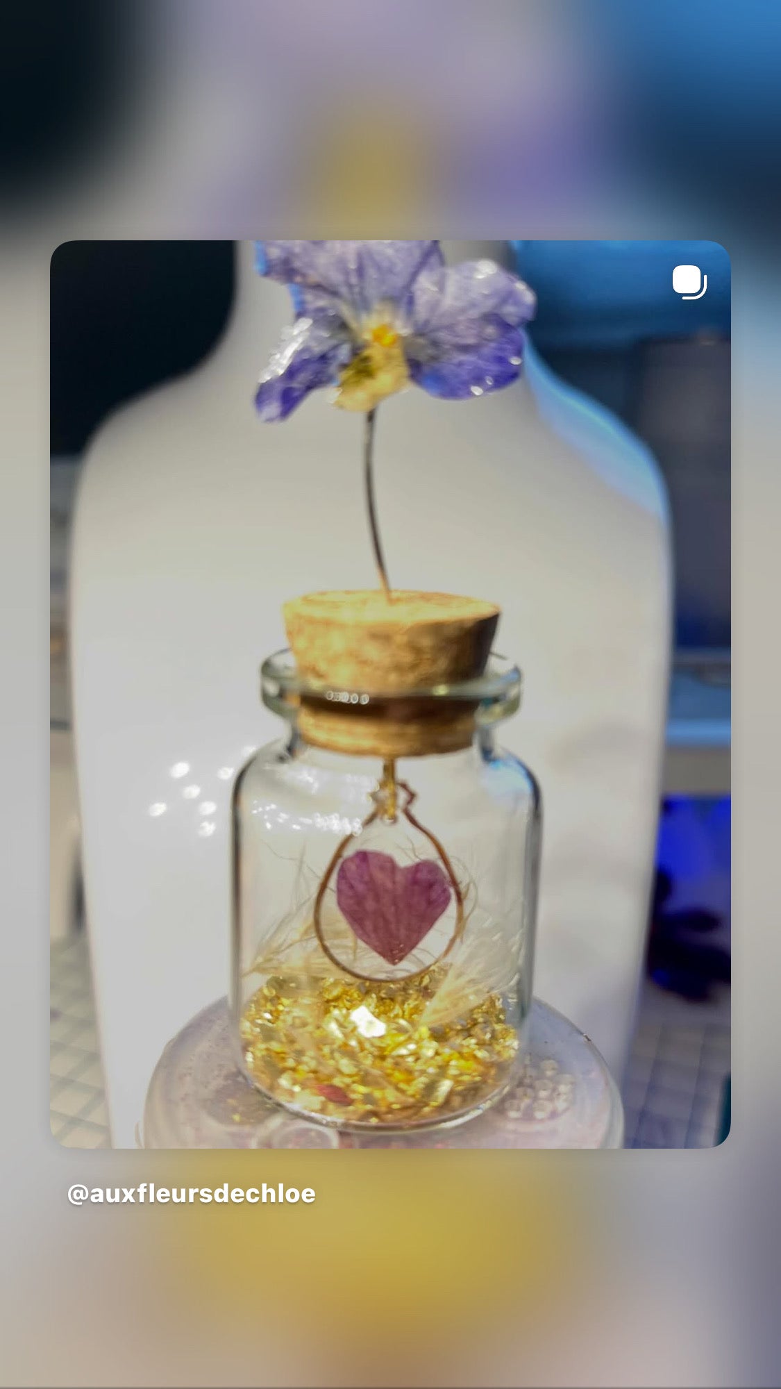 Fiole avec pendentif cœur de pétale d’orchidée
