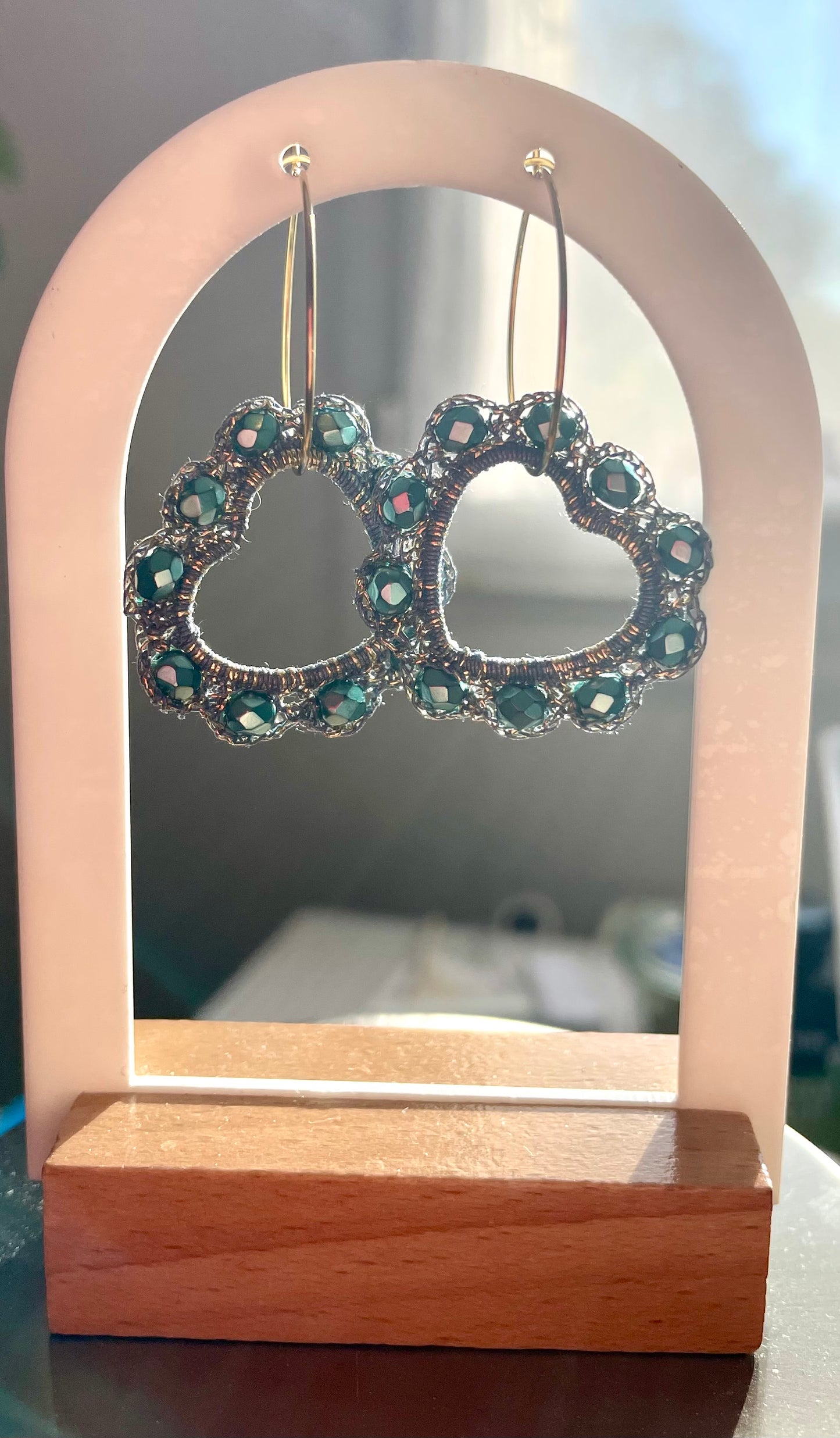 Boucles d’oreilles cœurs de perles bleues - Aux fleurs de Chloé Boucles d’oreilles cœurs de perles bleues Boucles d’oreilles Boucles d’oreilles