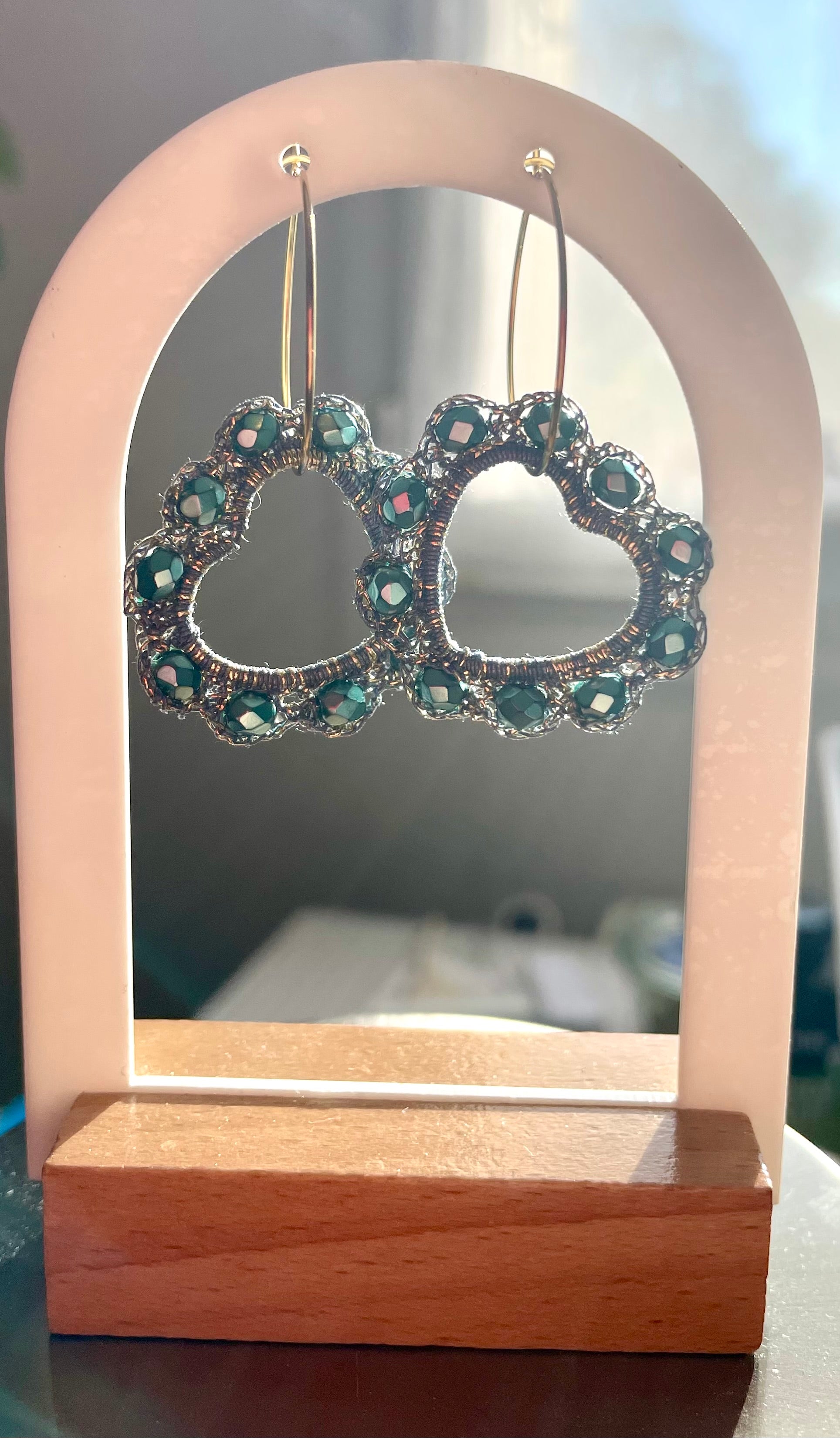 Boucles d’oreilles cœurs de perles bleues - Aux fleurs de Chloé Boucles d’oreilles cœurs de perles bleues Boucles d’oreilles Boucles d’oreilles