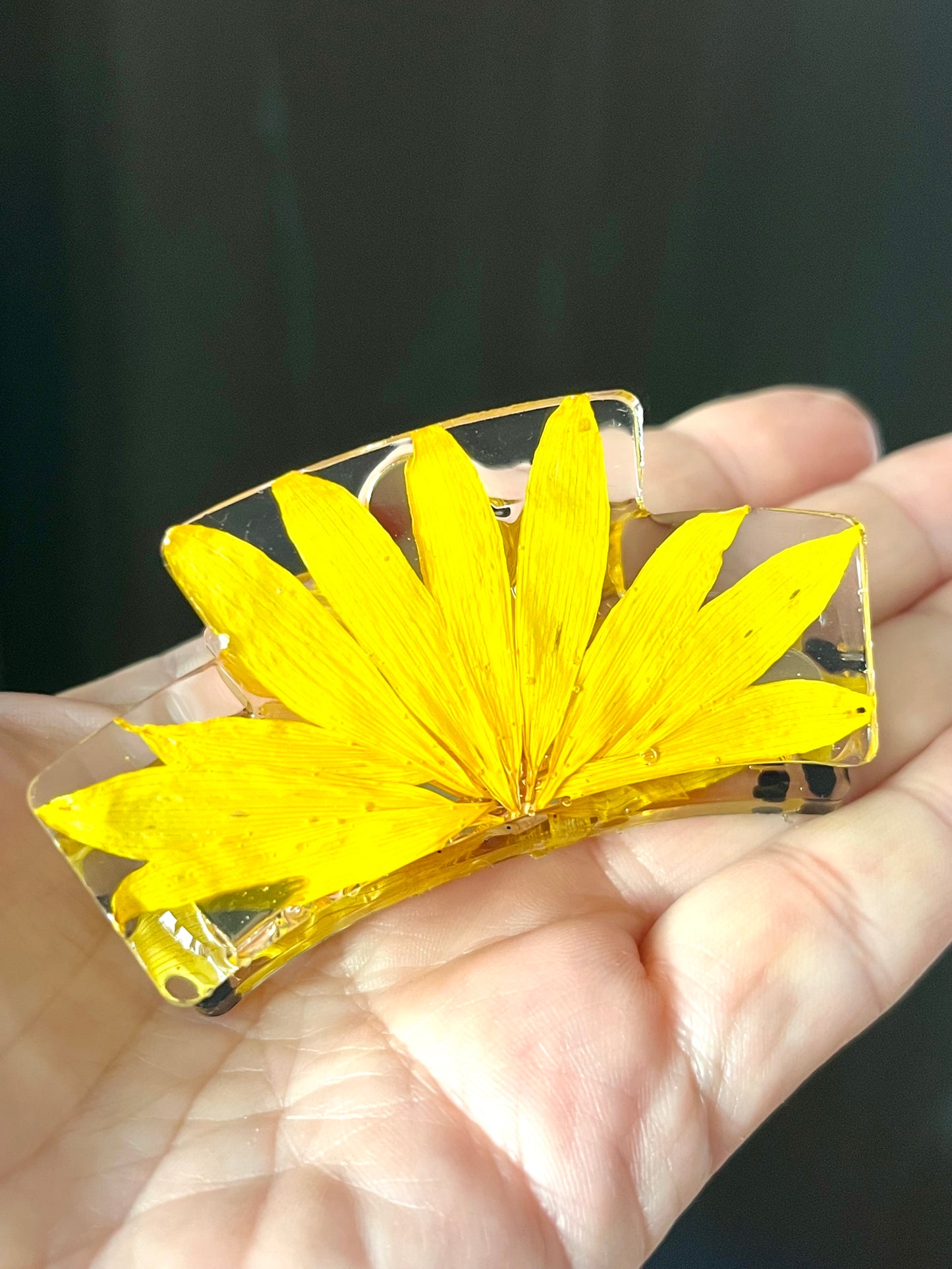 Pince à cheveux fleurs naturelles jaunes en résine artisanale