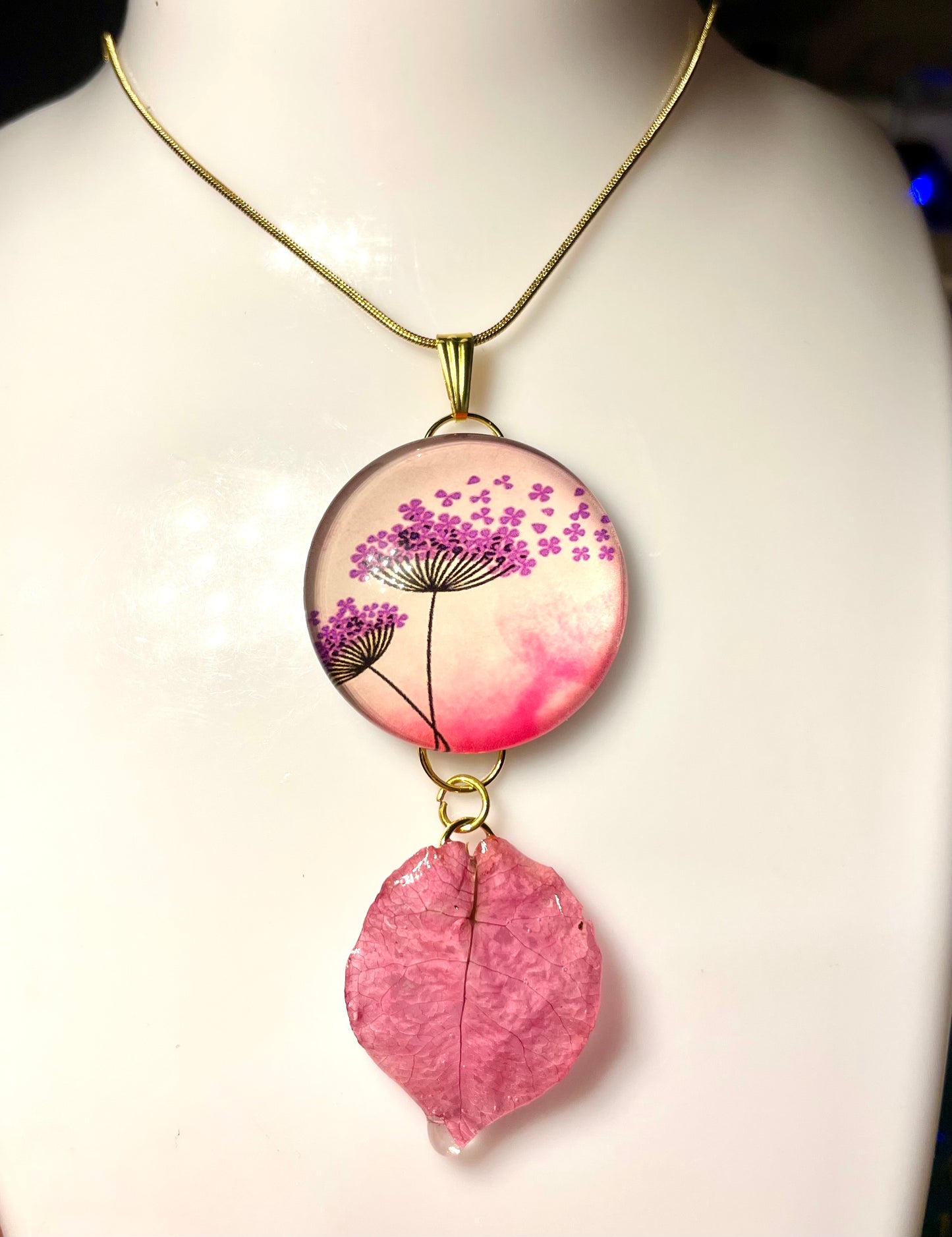 Collier feuille Bougainvillier & cabochon - Aux fleurs de Chloé Collier feuille Bougainvillier & cabochon Collier Collier