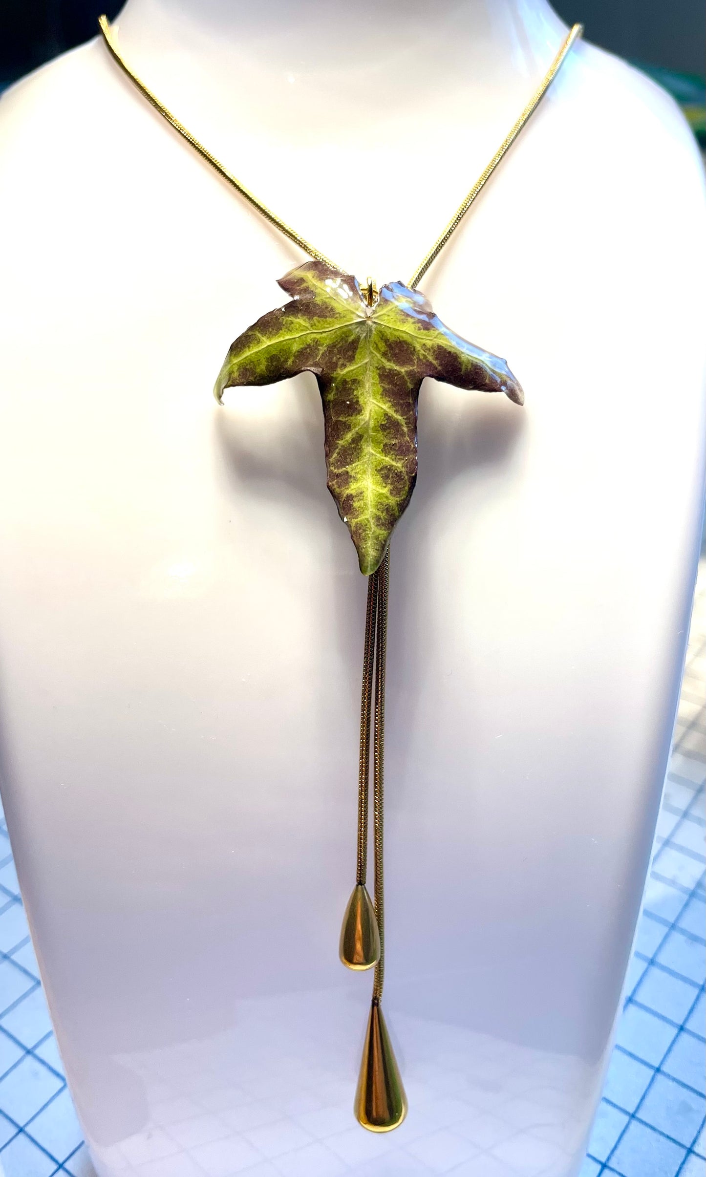 Collier doré ajustable Feuille de Lierre