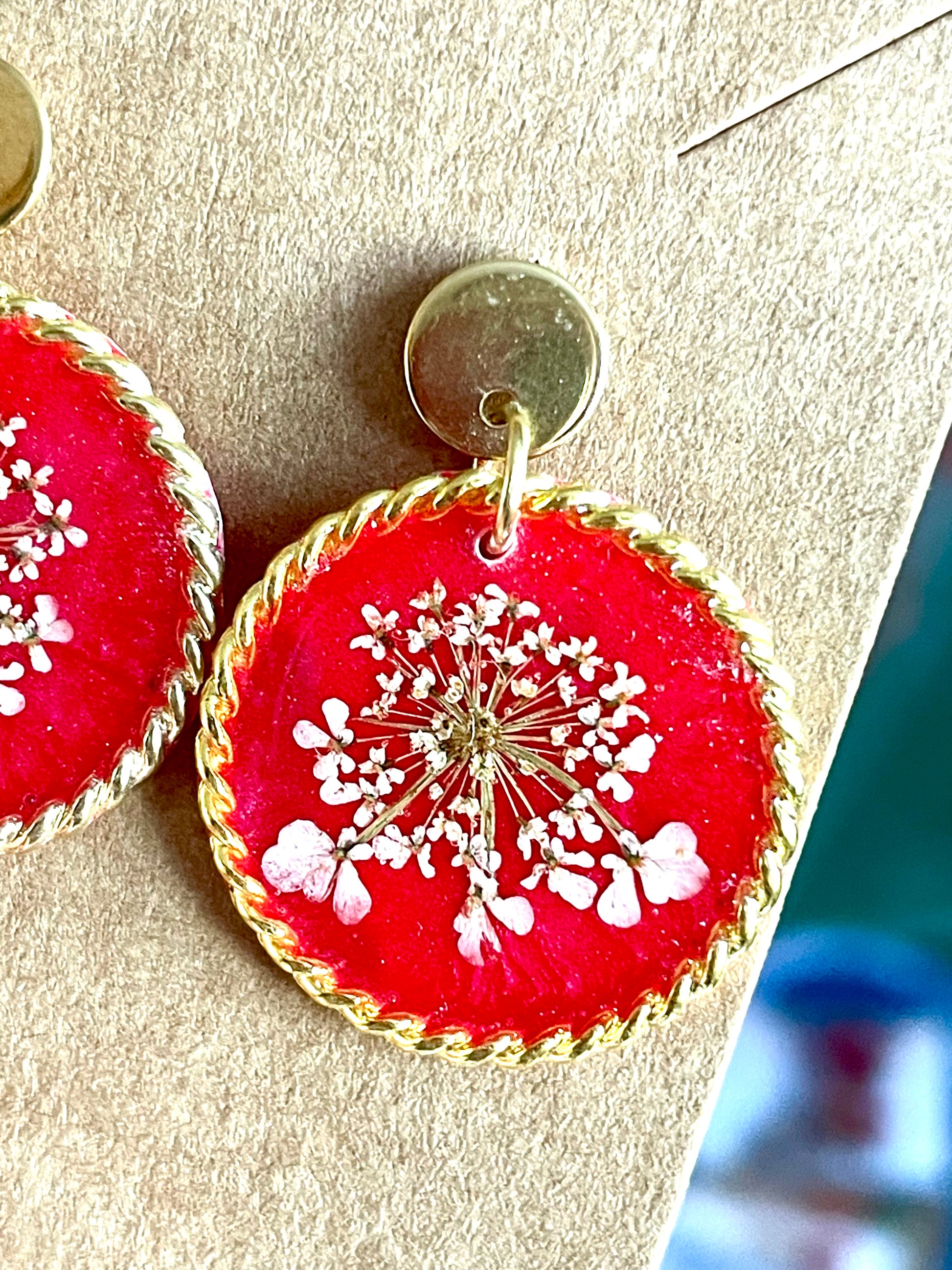 Boucles d’oreilles fleurs carotte sauvage rouges - Aux fleurs de Chloé Boucles d’oreilles fleurs carotte sauvage rouges Boucles d’oreilles Boucles d’oreilles