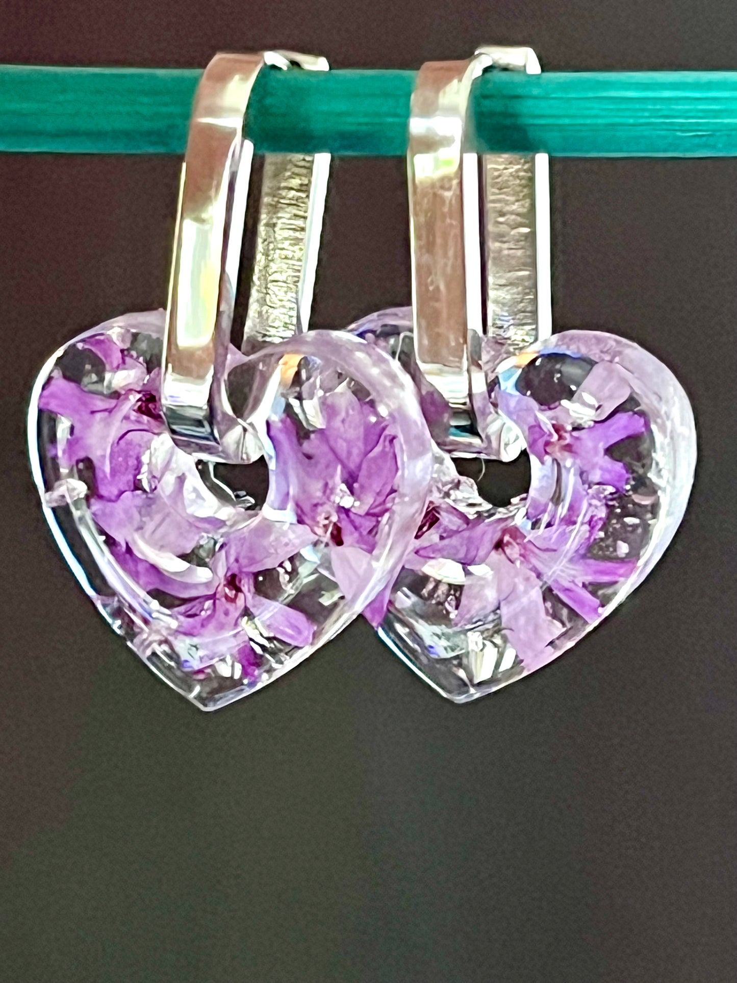 Boucles d’oreilles pampilles cœurs de mini orchidées