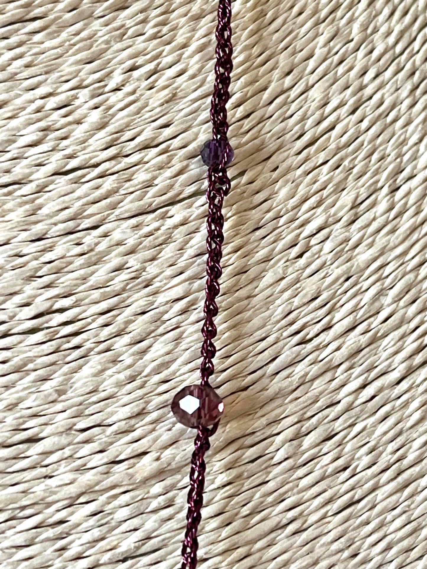 Collier pendentif Pensée violette encapsulée – Style bohème artisanal