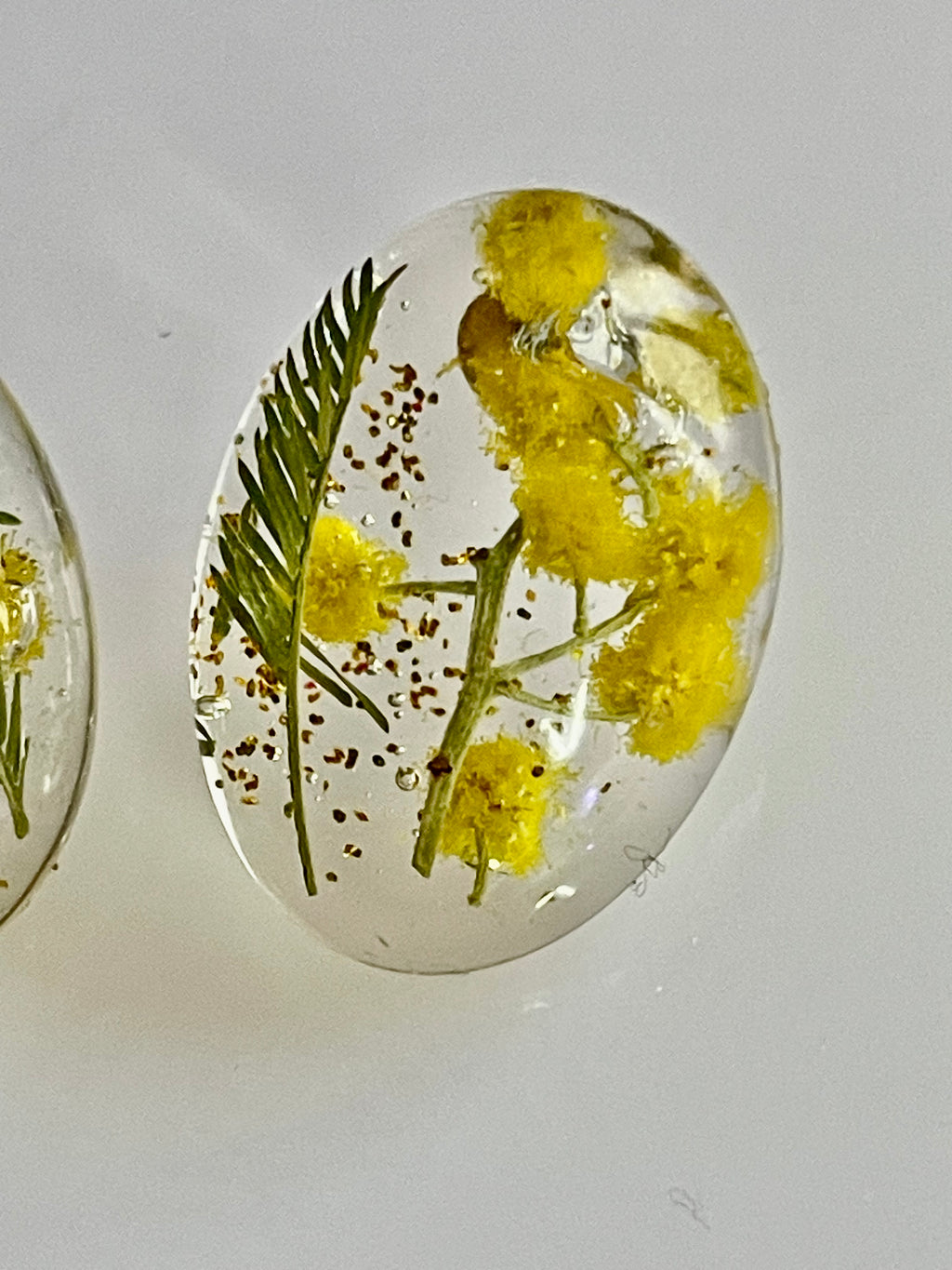 Puces ovales Mimosa - Aux fleurs de Chloé Puces ovales Mimosa Boucles d’oreilles Boucles d’oreilles