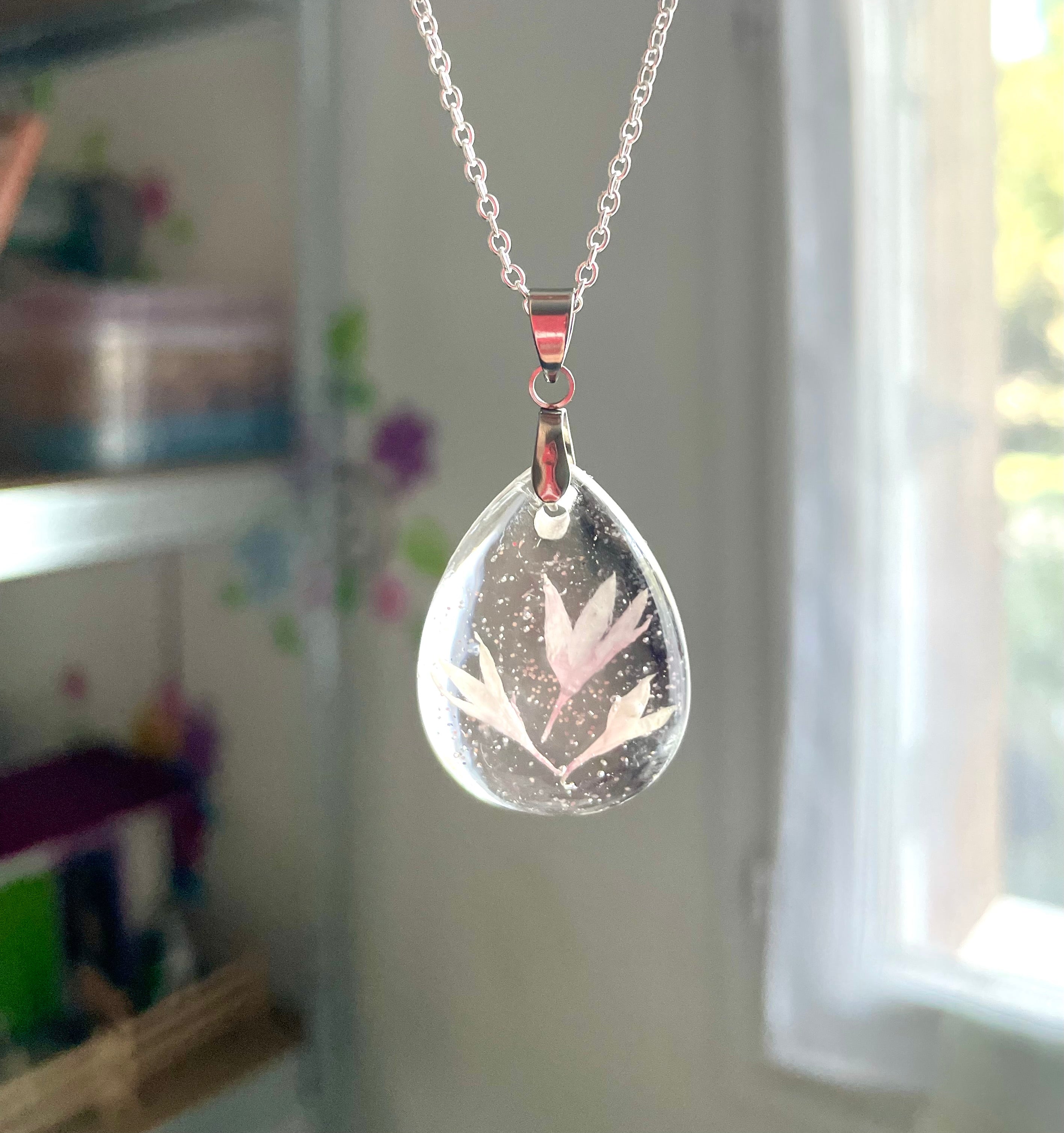 Pendentif Pétales Centaurée & paillettes - Aux fleurs de Chloé Pendentif Pétales Centaurée & paillettes Collier Collier