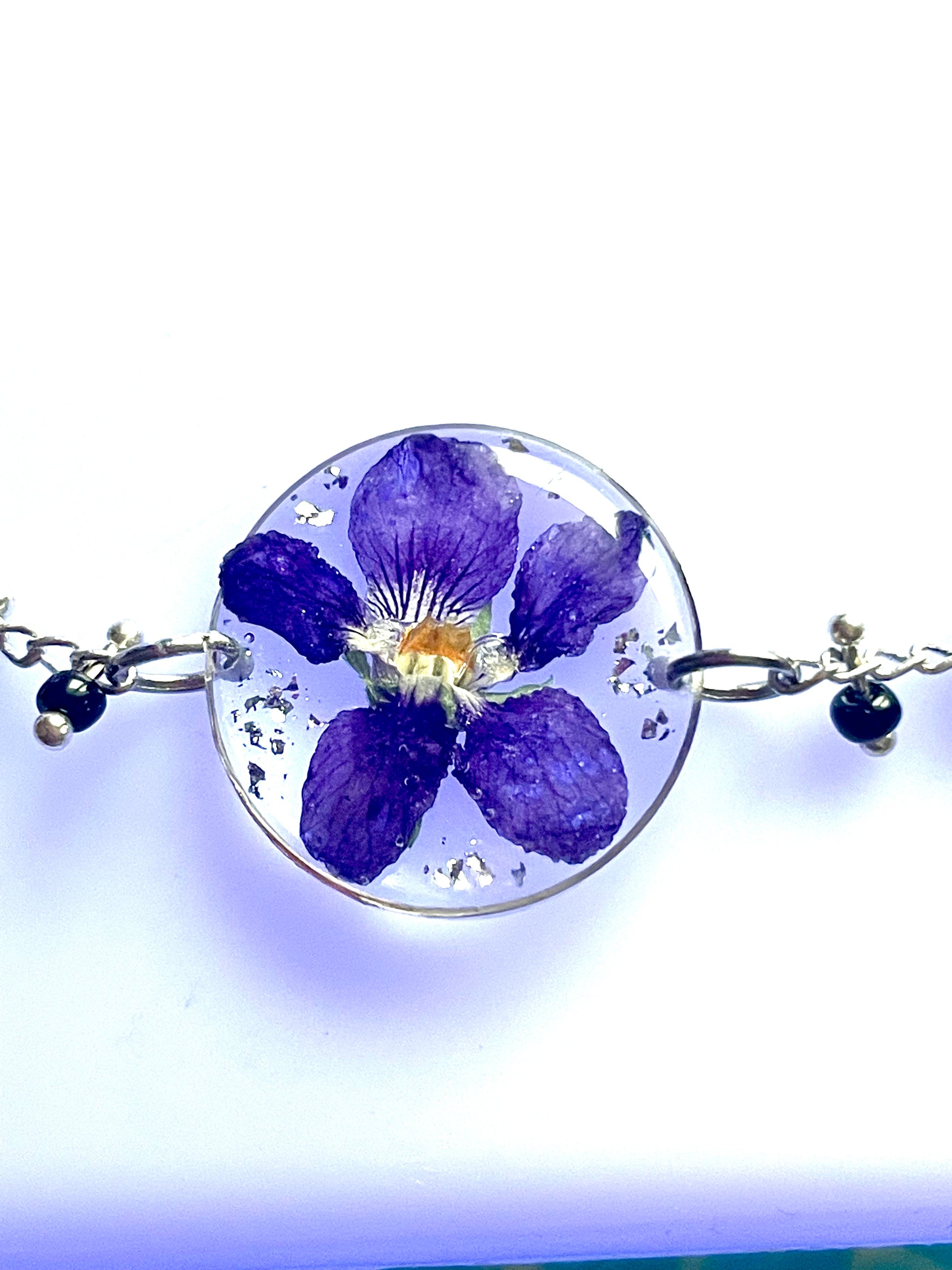 Bracelet argenté fleur de violette - Aux fleurs de Chloé Bracelet argenté fleur de violette Bracelet Bracelet