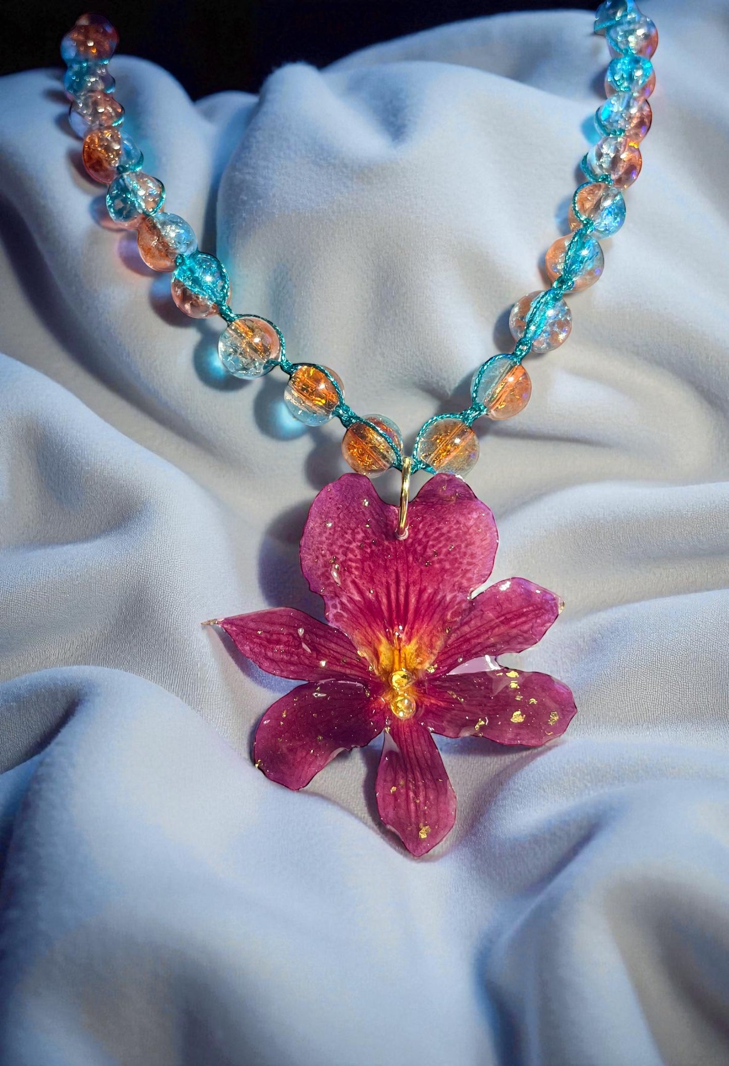 Collier Orchidée Cattleya &perles bleu/orange